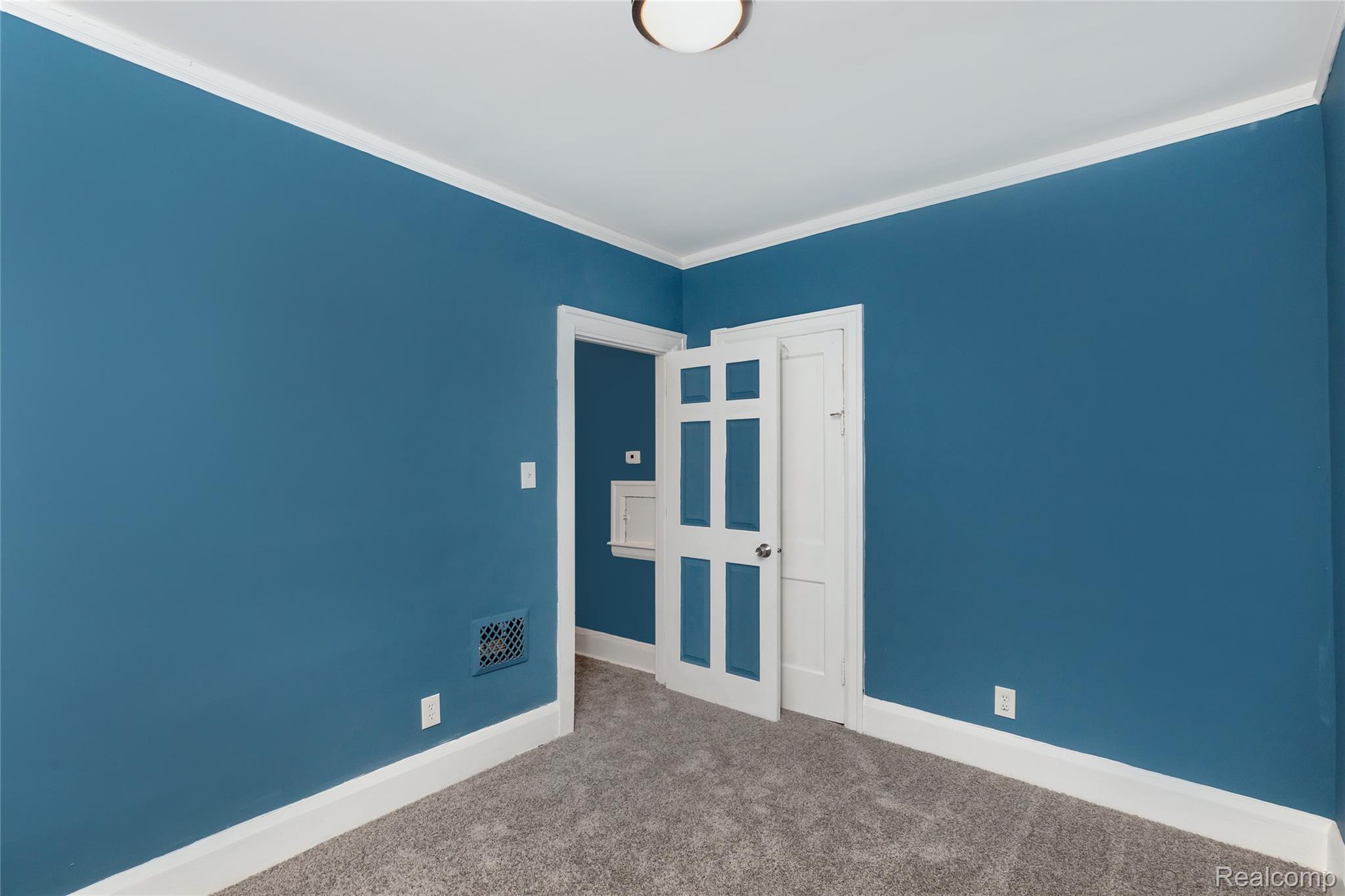 643 Navahoe Street Property Photo 14