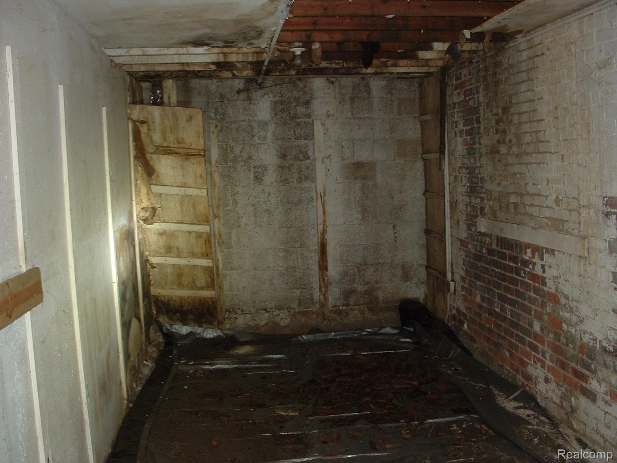 20650 Fenkell Avenue Property Photo 4