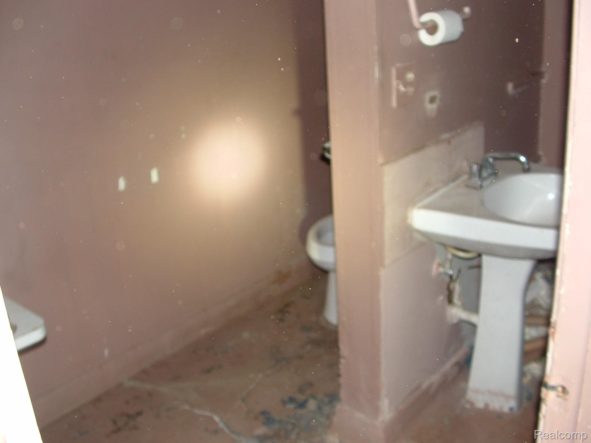 20650 Fenkell Avenue Property Photo 5