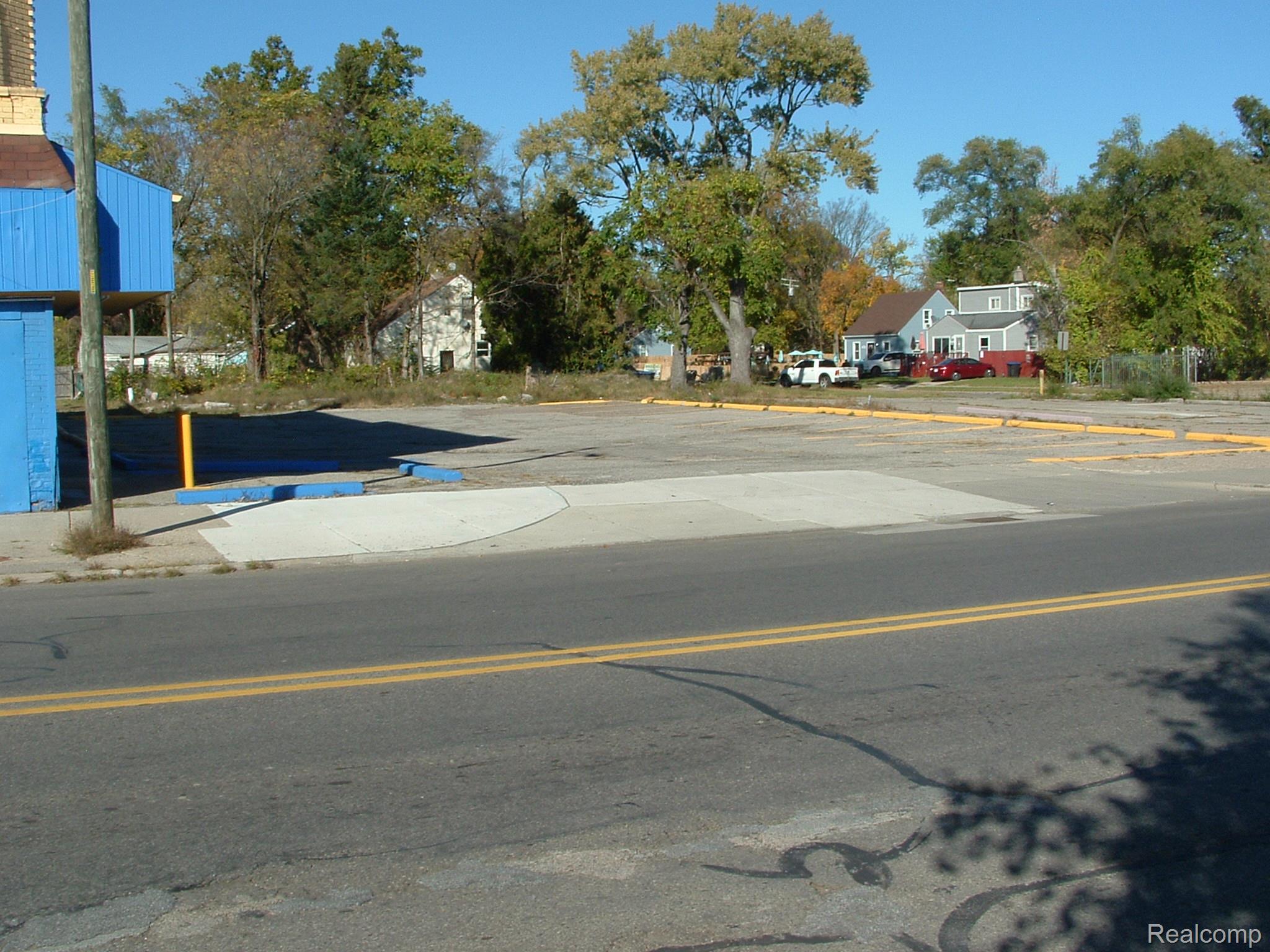 20650 Fenkell Avenue Property Photo 13