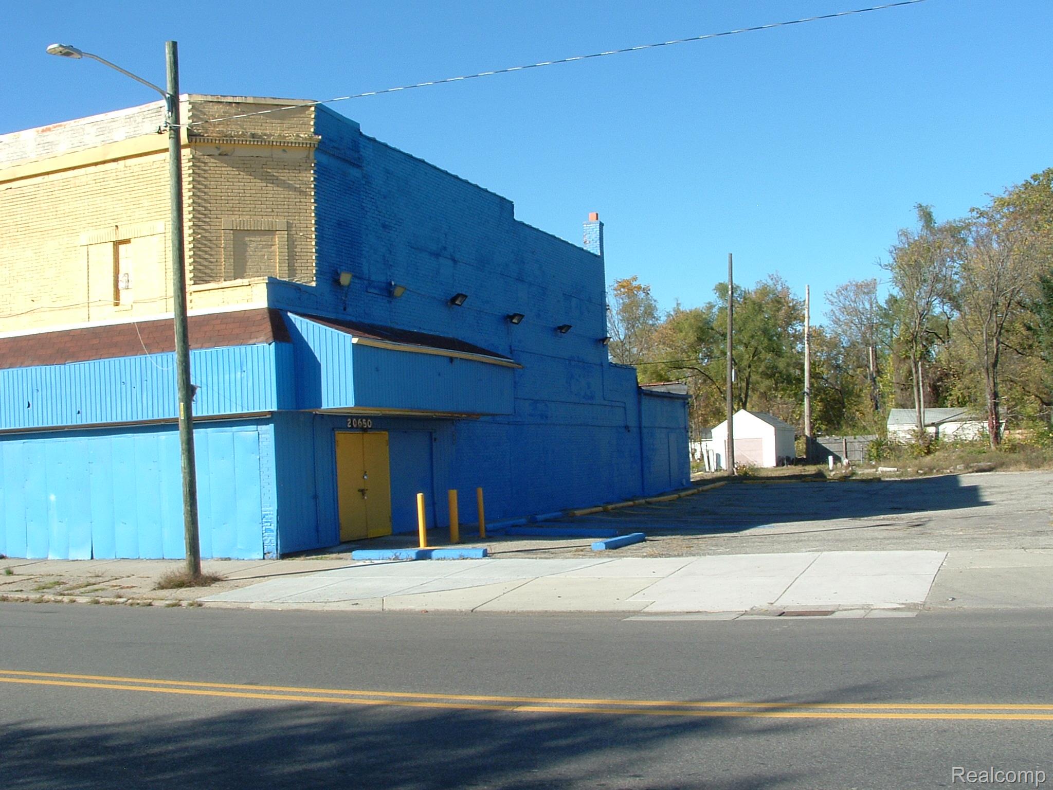 20650 Fenkell Avenue Property Photo 14