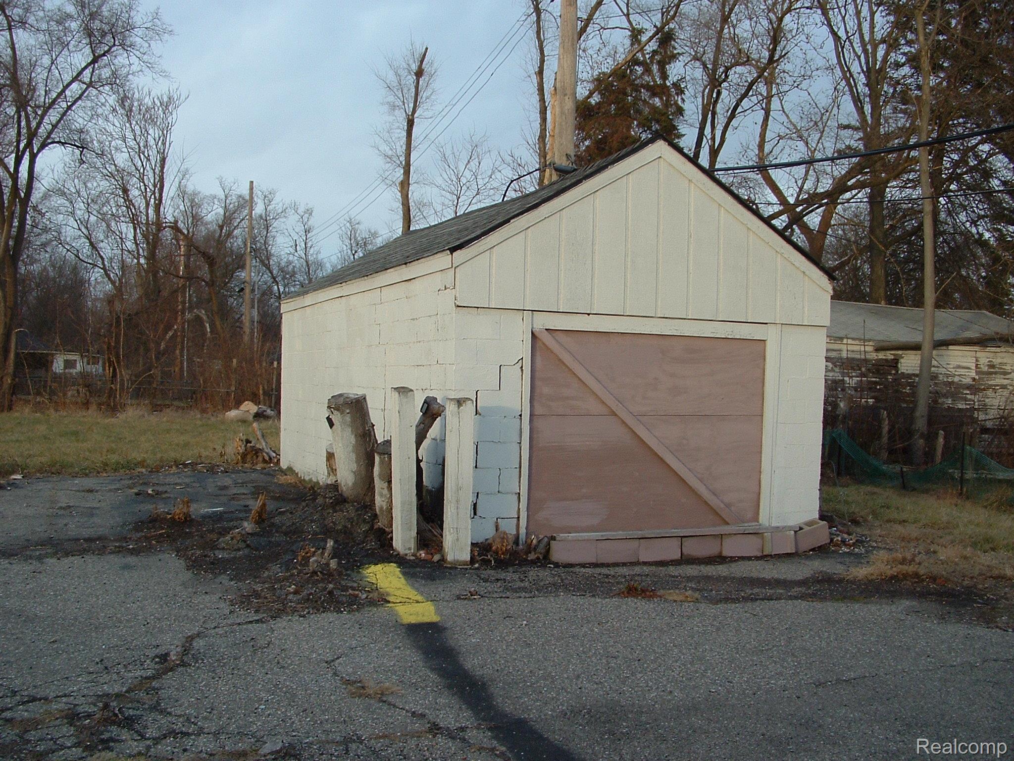 20650 Fenkell Avenue Property Photo 17