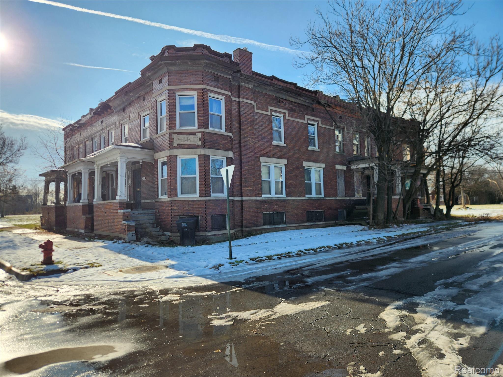 2511 Ash Street Property Photo 4