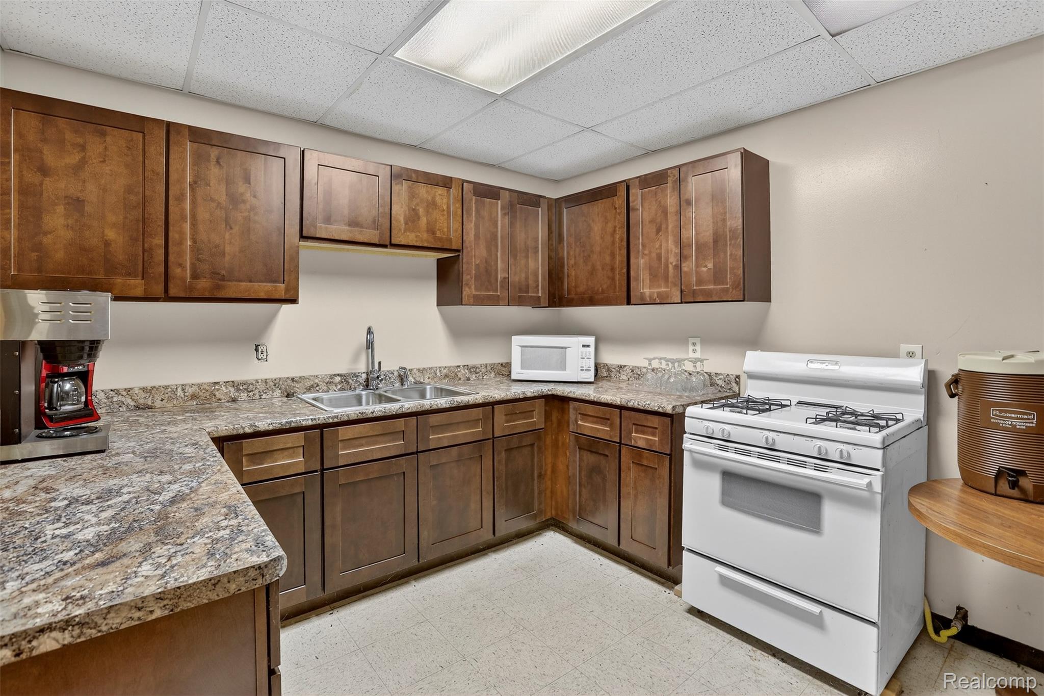 895 North Street Property Photo 15