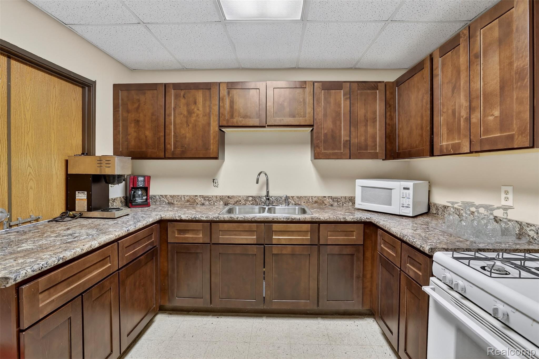 895 North Street Property Photo 16