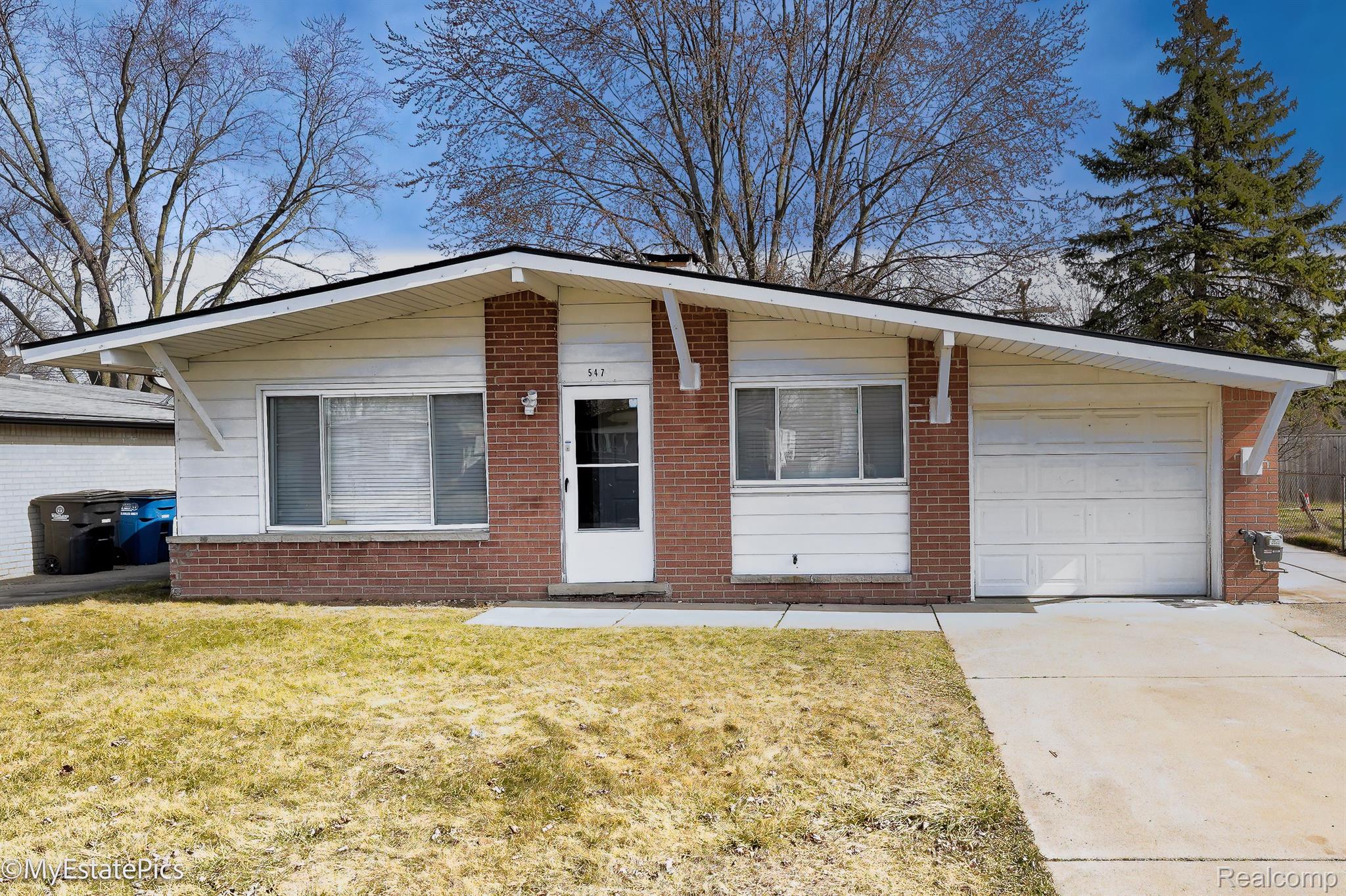 547 S Hawthorne Street Property Photo 2