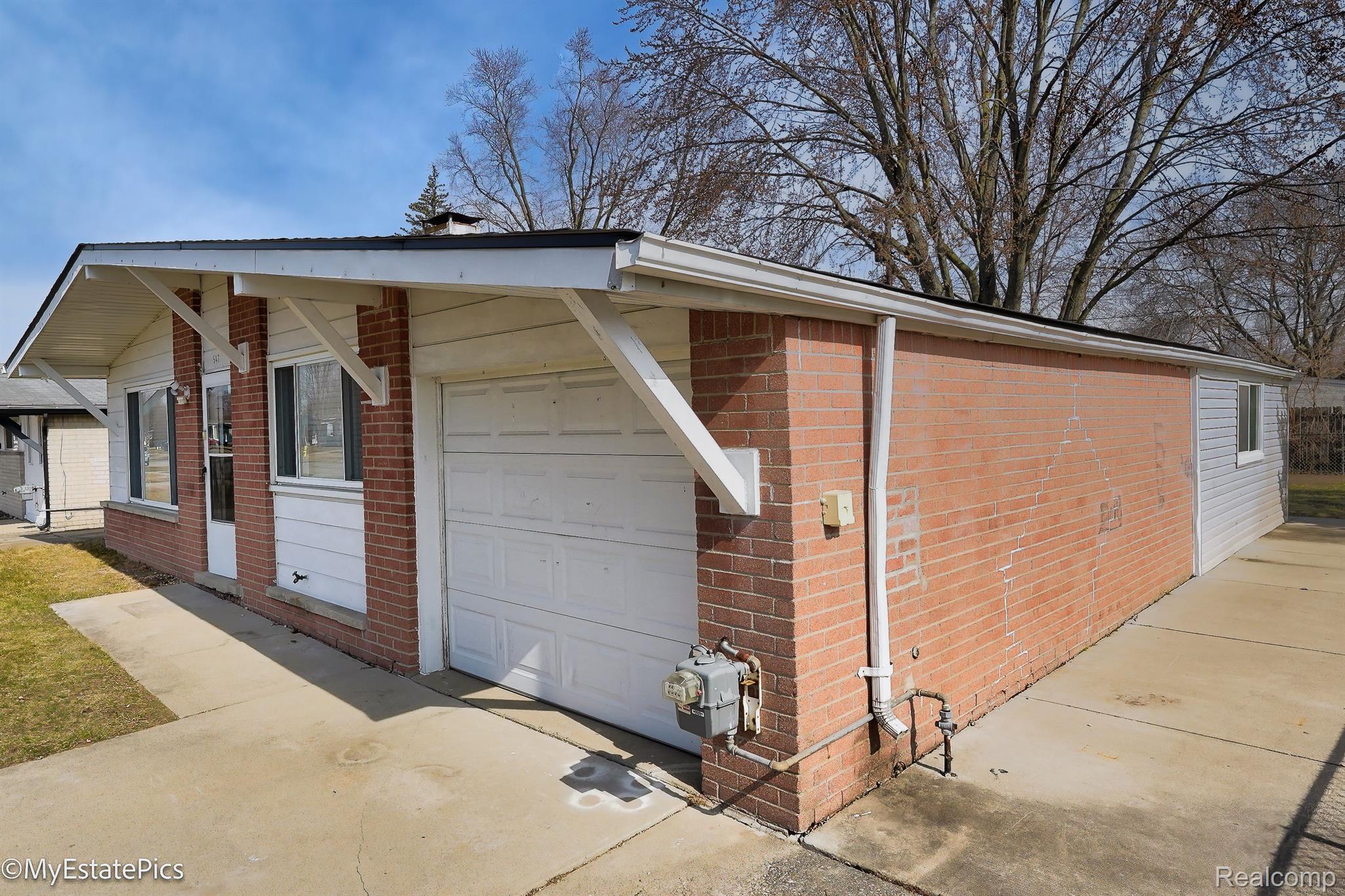 547 S Hawthorne Street Property Photo 4