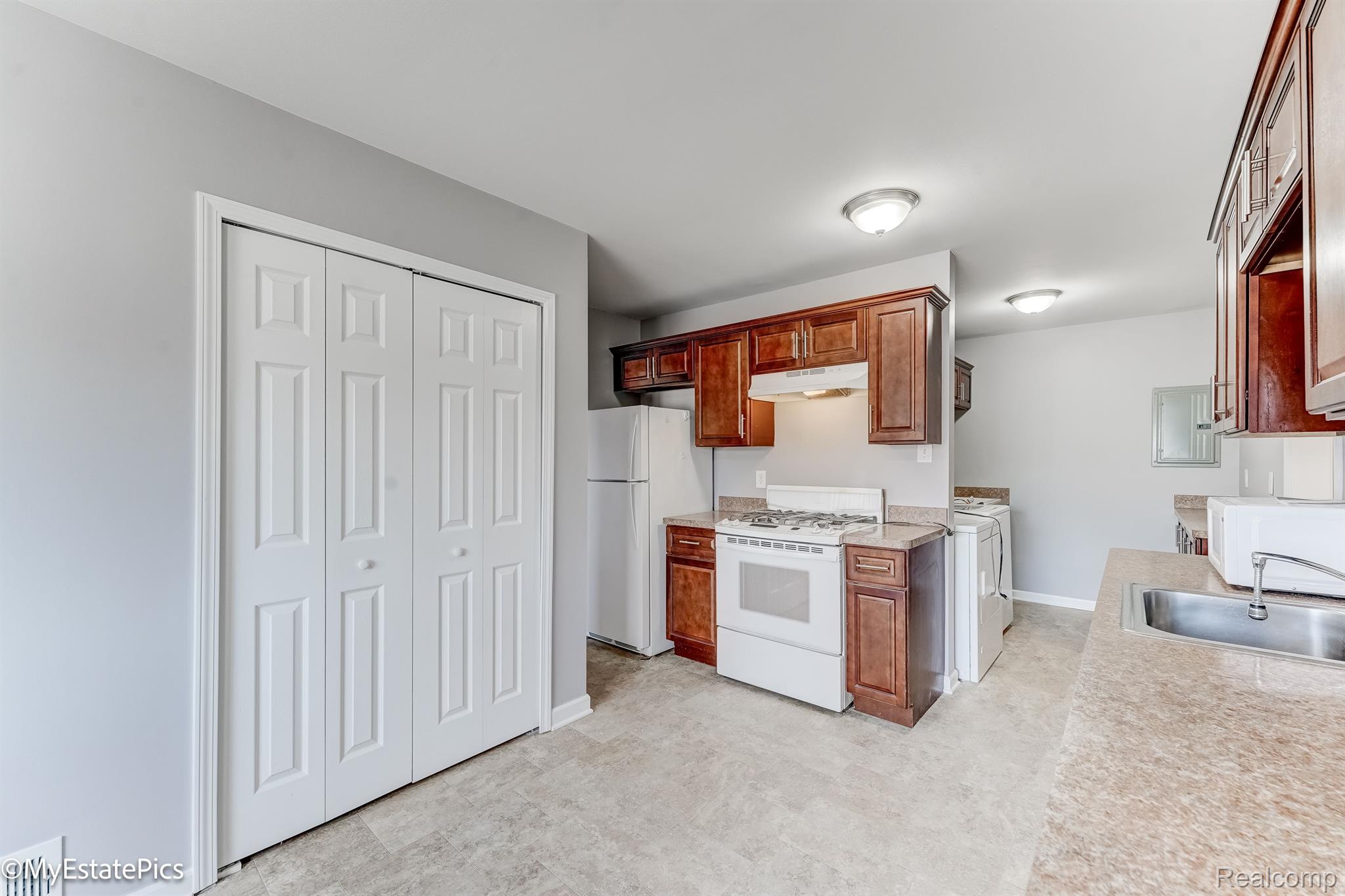 547 S Hawthorne Street Property Photo 21