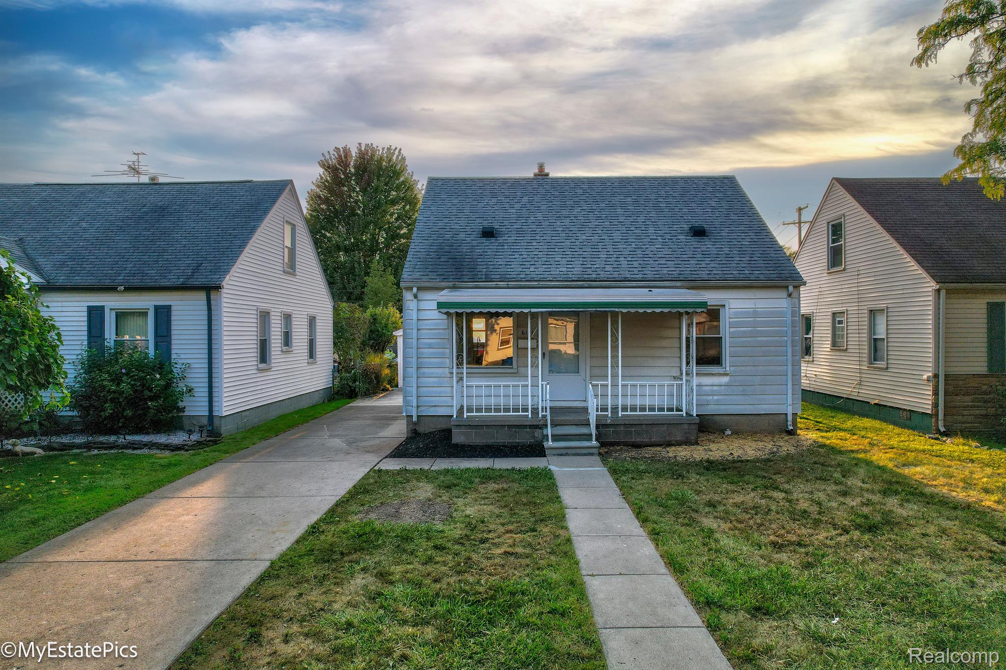 6151 Helen Street Property Photo 1