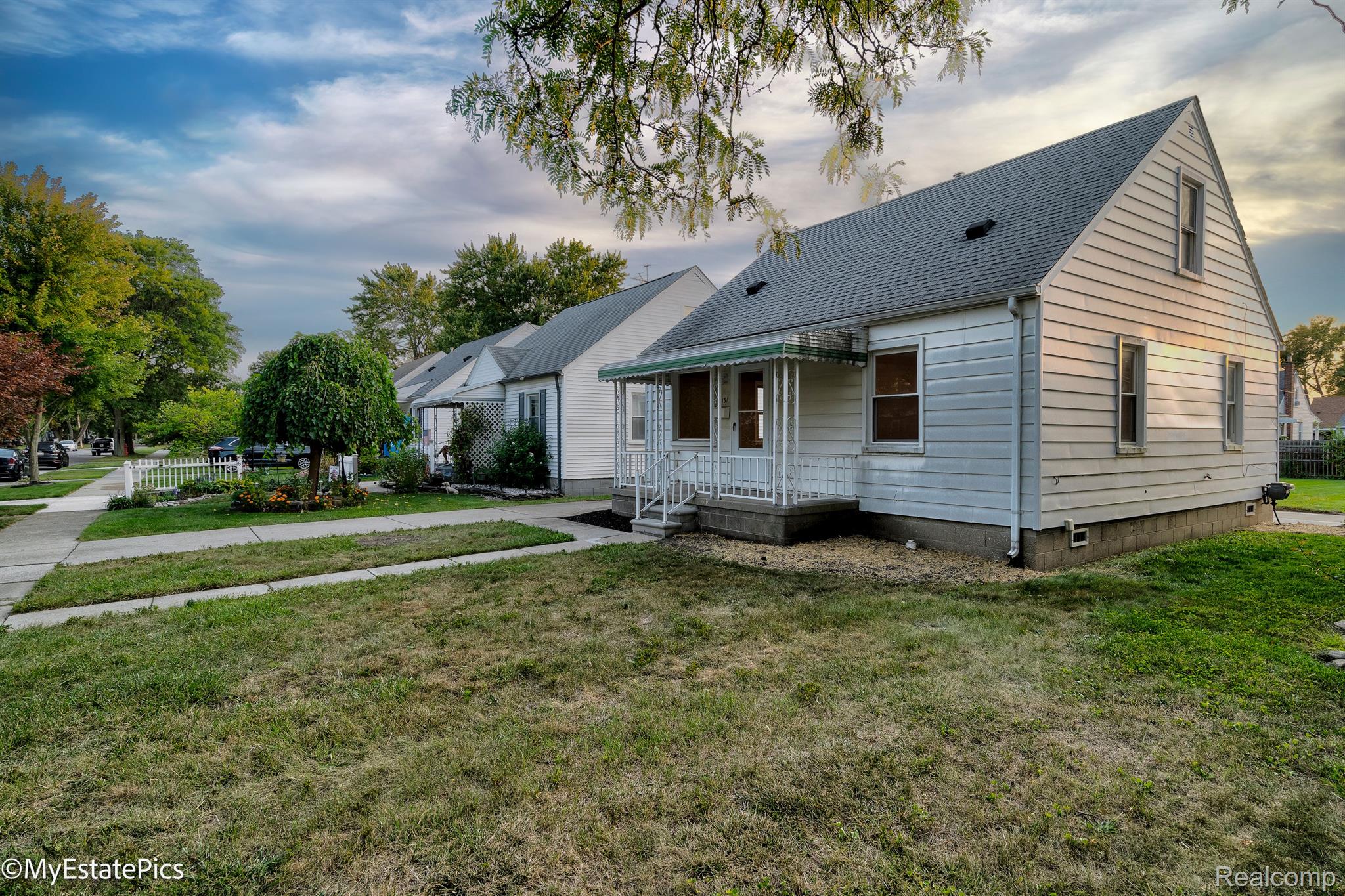 6151 Helen Street Property Photo 3