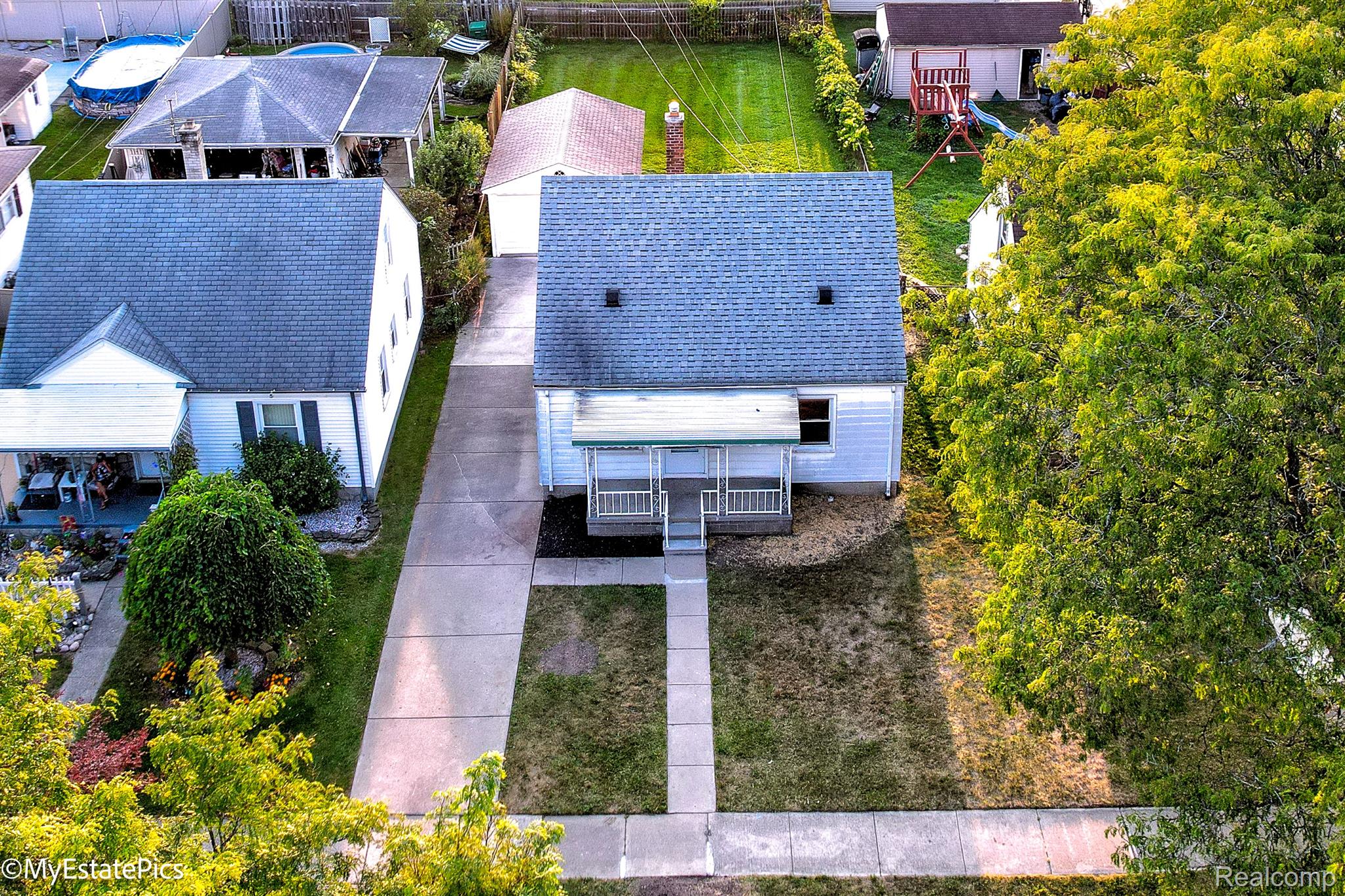 6151 Helen Street Property Photo 10