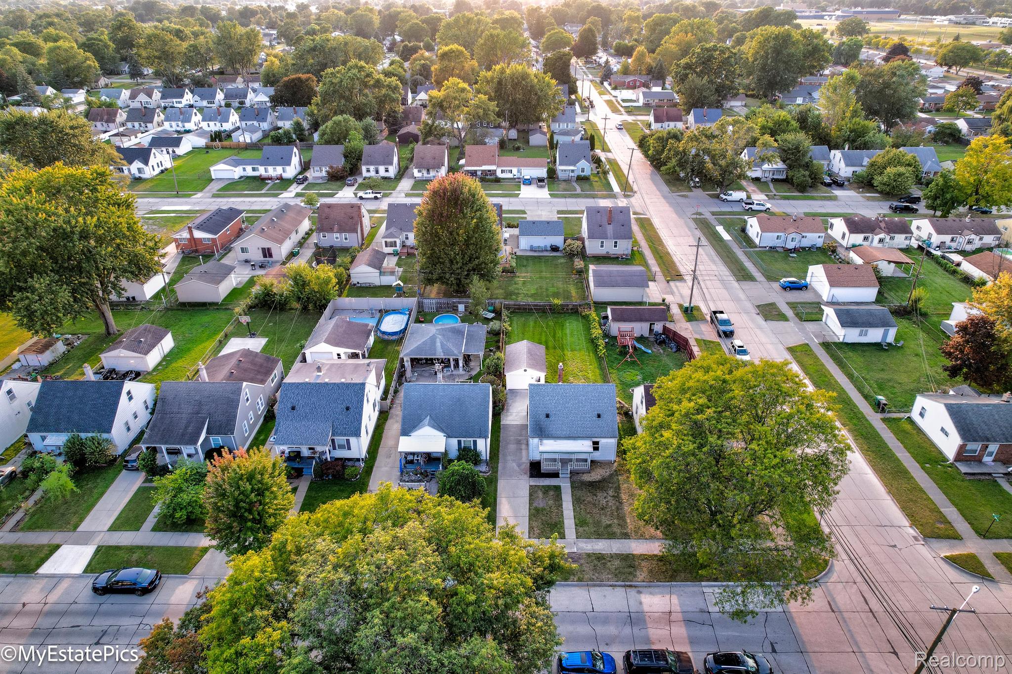 6151 Helen Street Property Photo 12