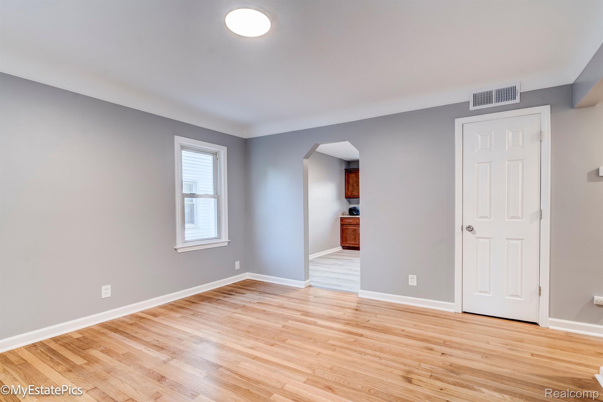 6151 Helen Street Property Photo 18