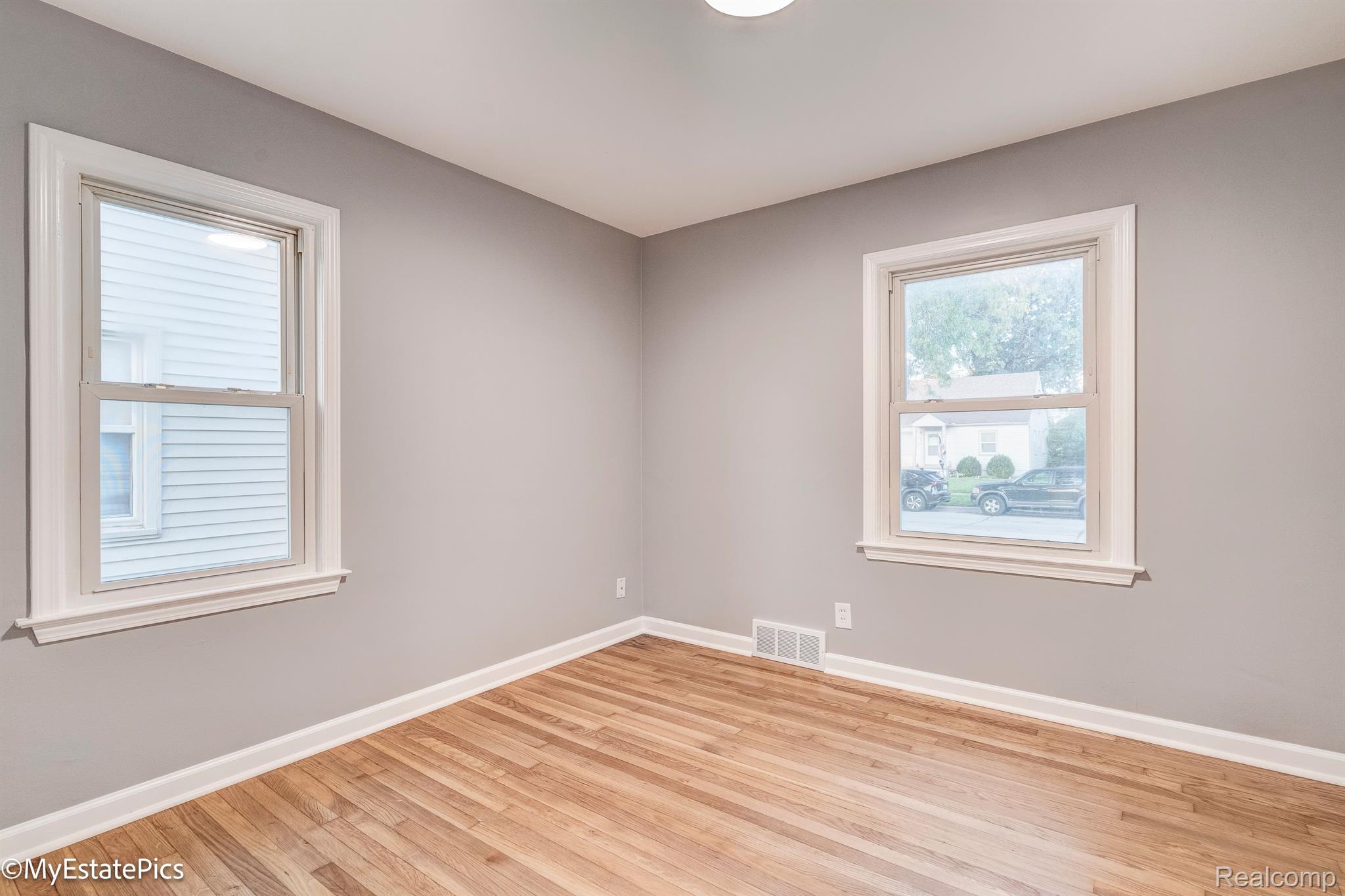 6151 Helen Street Property Photo 23
