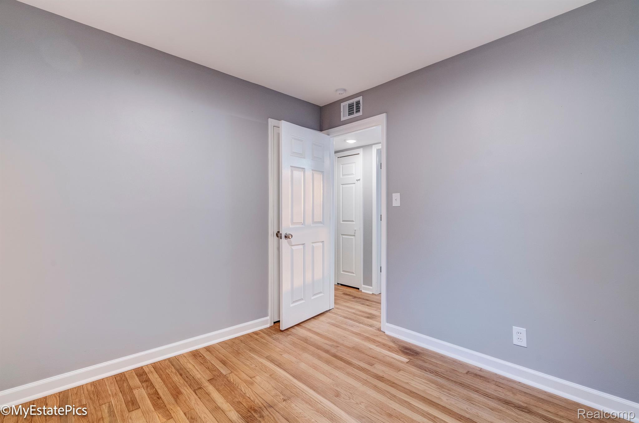 6151 Helen Street Property Photo 29