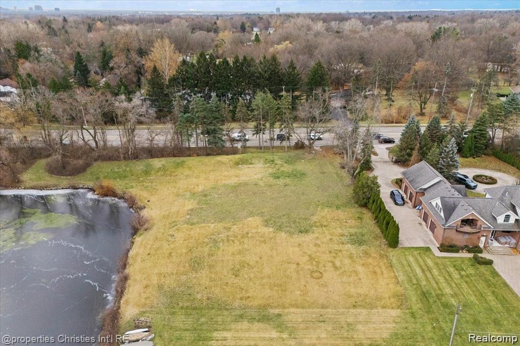 4456 W Maple Road Property Photo 9