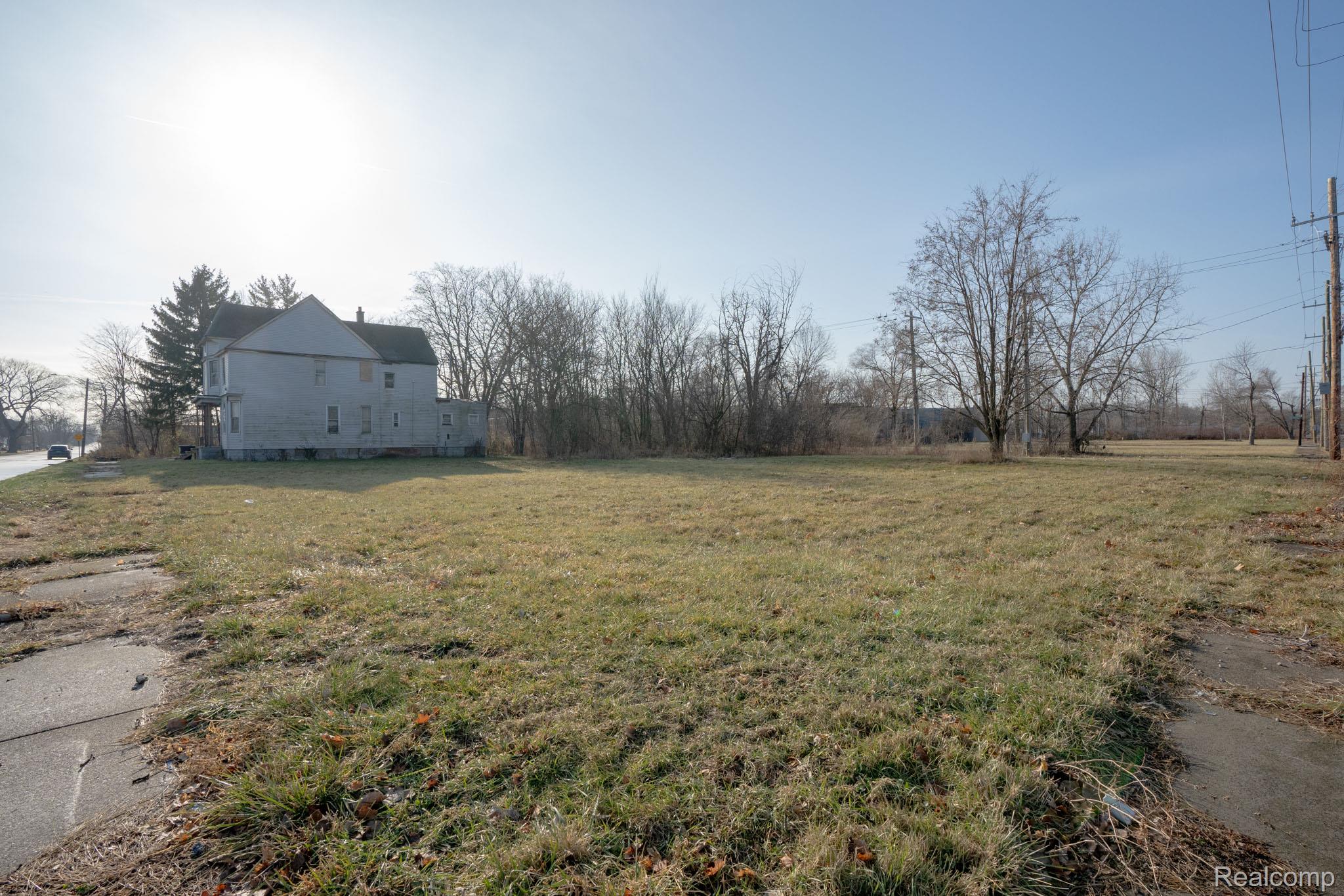 1251 Concord Street Property Photo 4