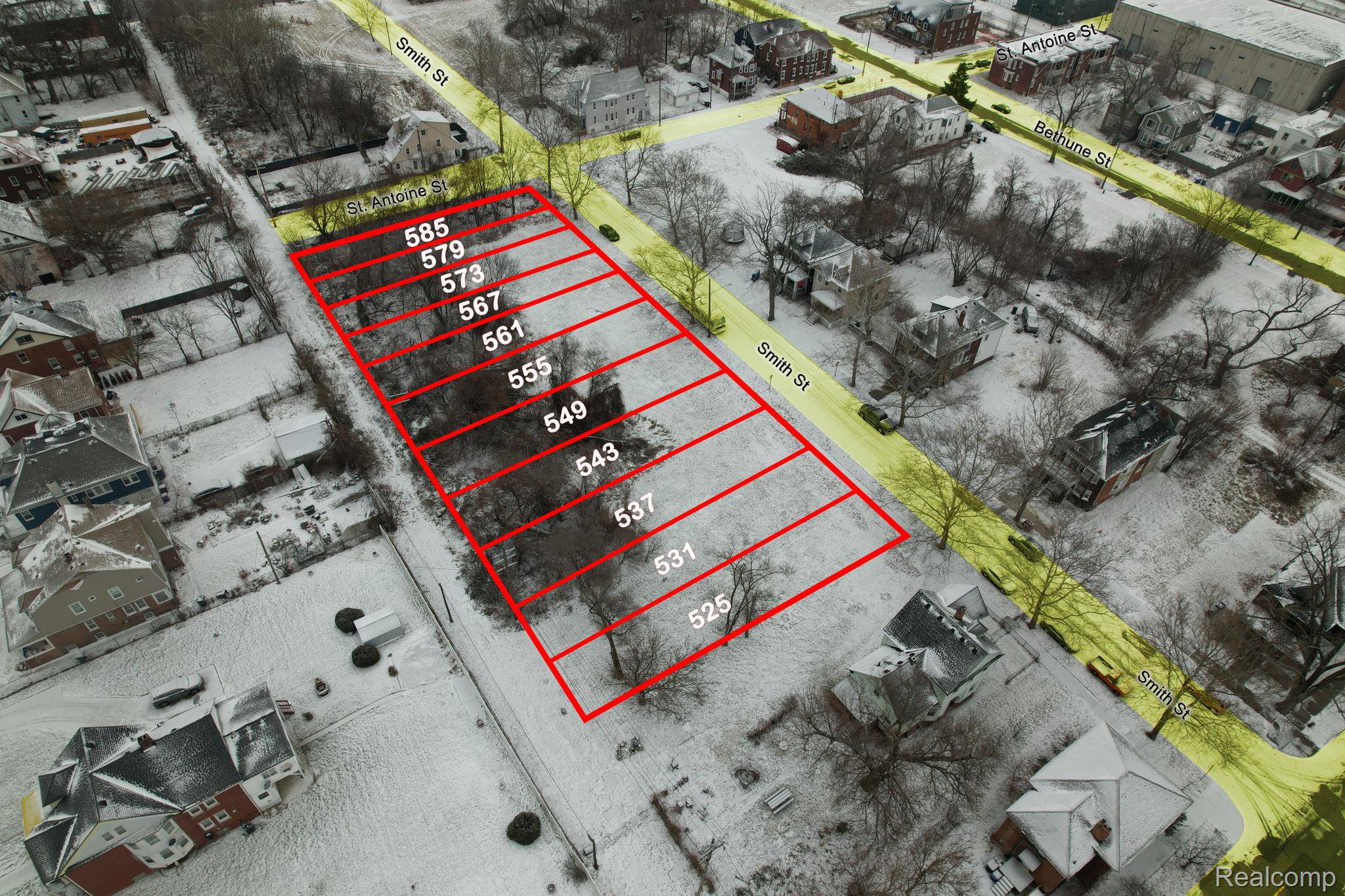 555 Smith Street Property Photo 3