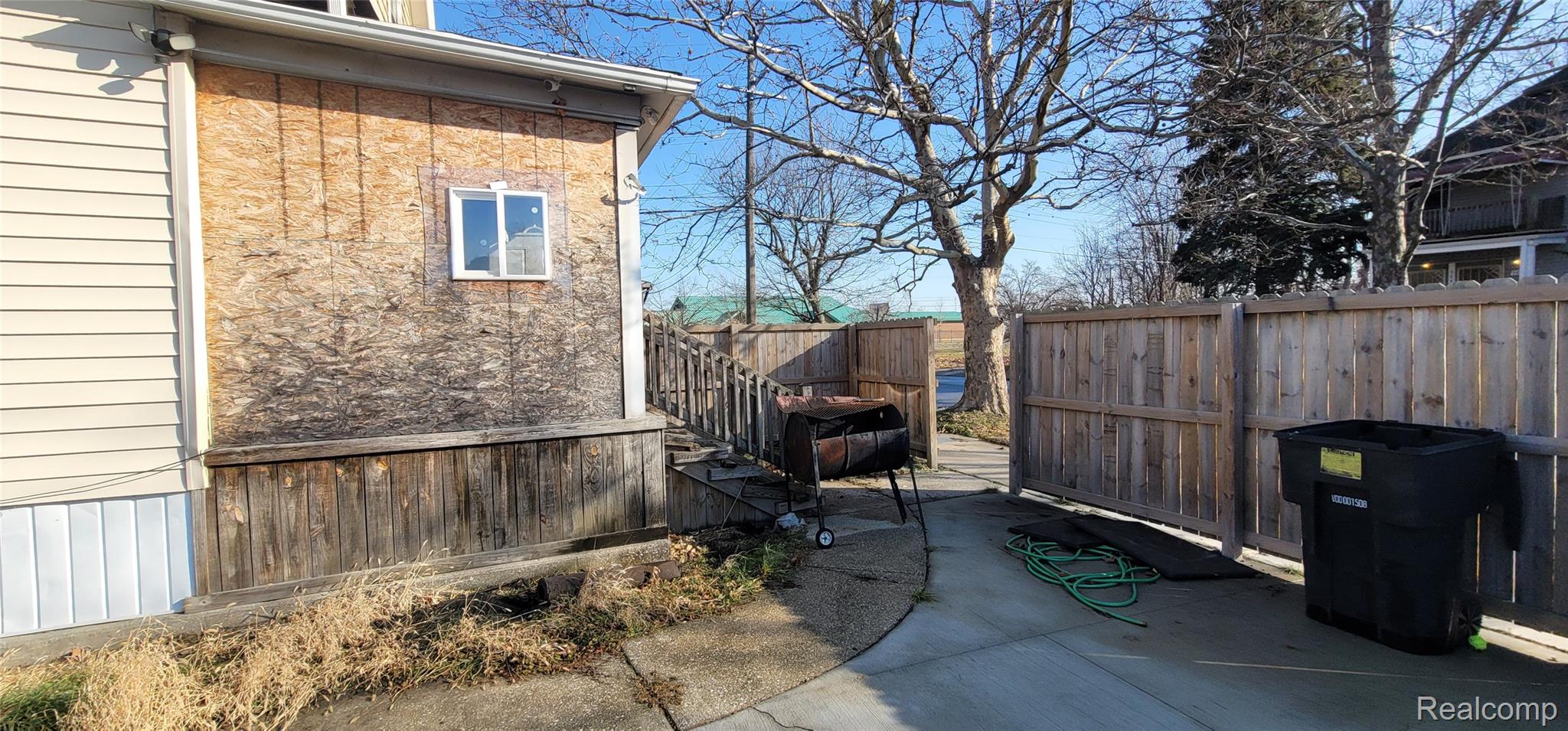 987 E Philadelphia Street Property Photo 8