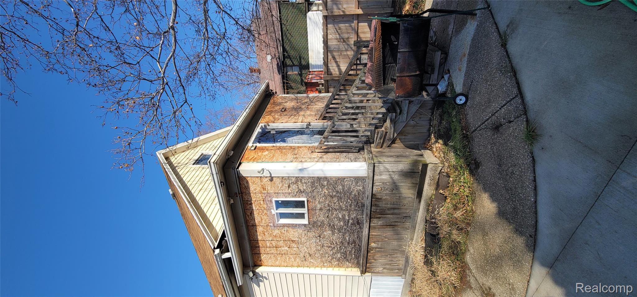 987 E Philadelphia Street Property Photo 9