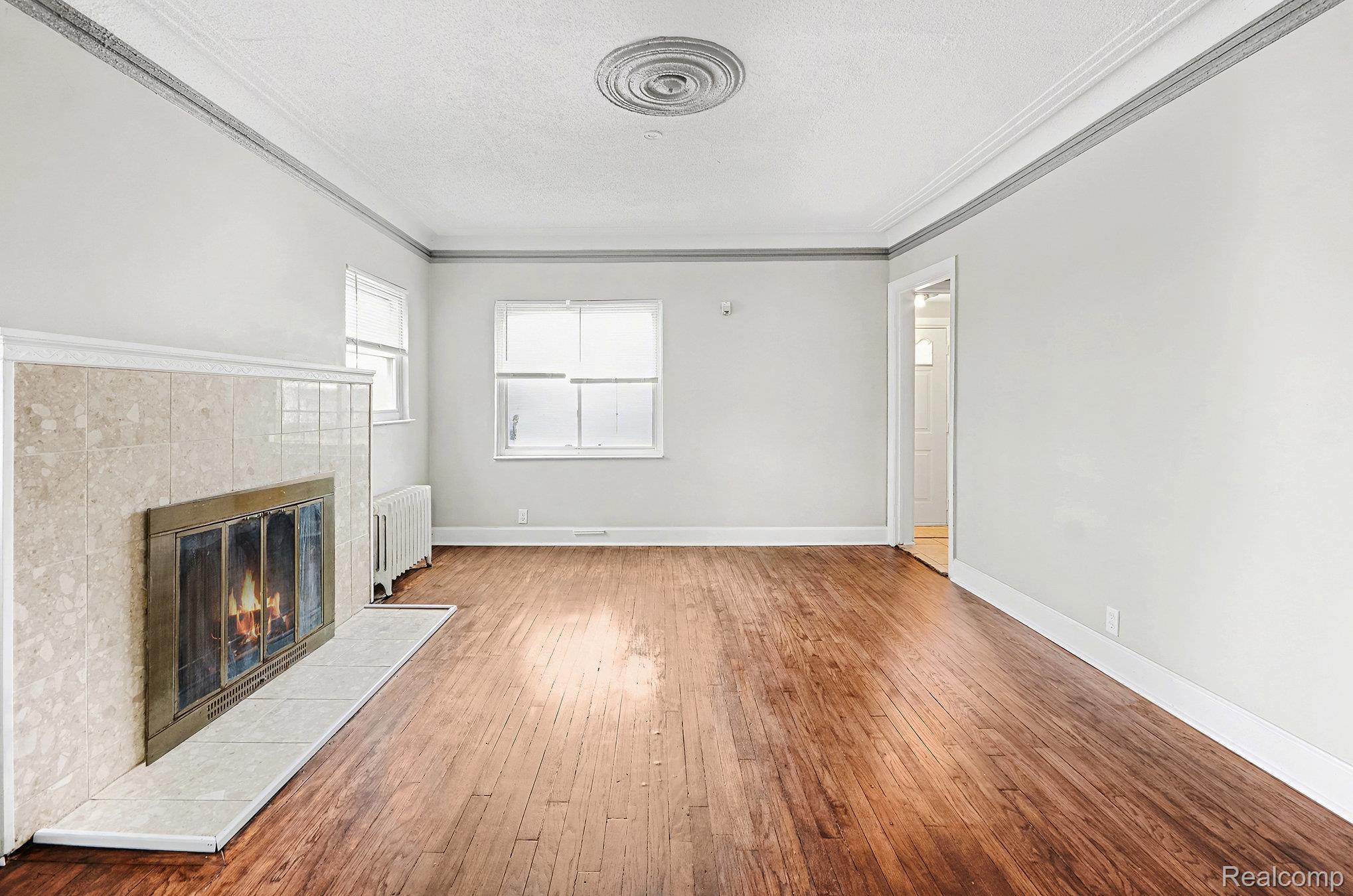 15065 Lincoln Avenue Property Photo 5