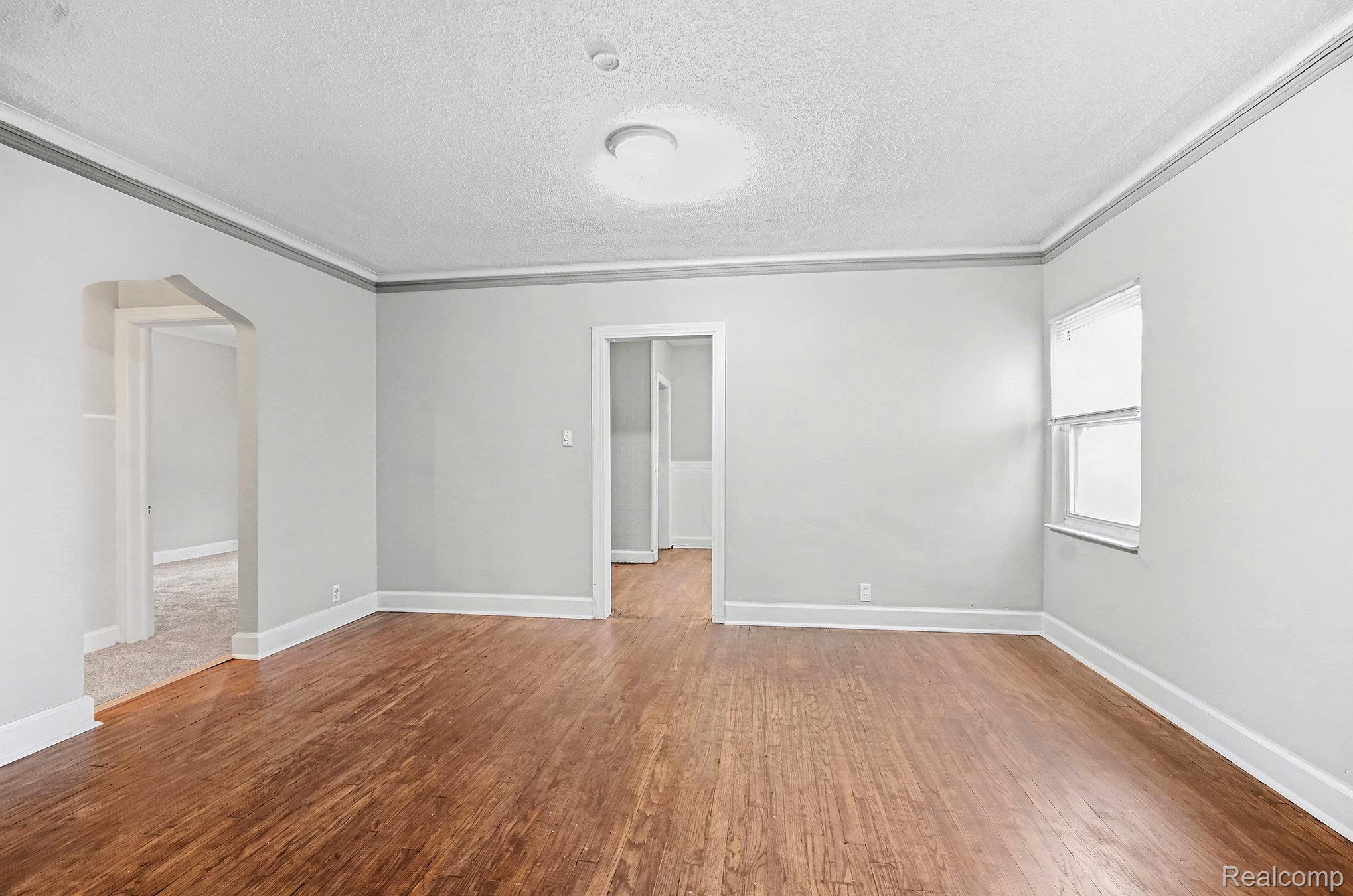 15065 Lincoln Avenue Property Photo 9