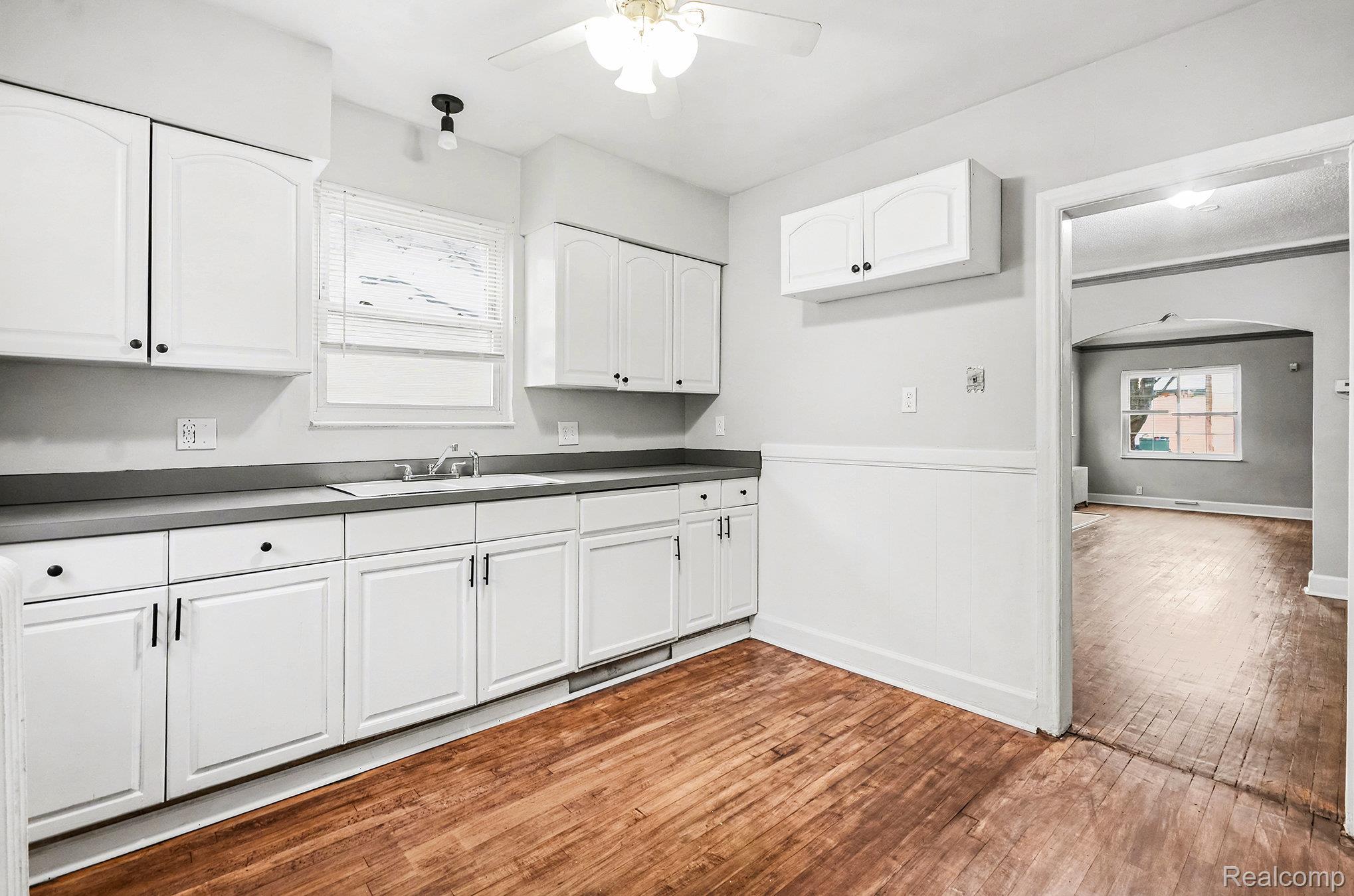 15065 Lincoln Avenue Property Photo 13