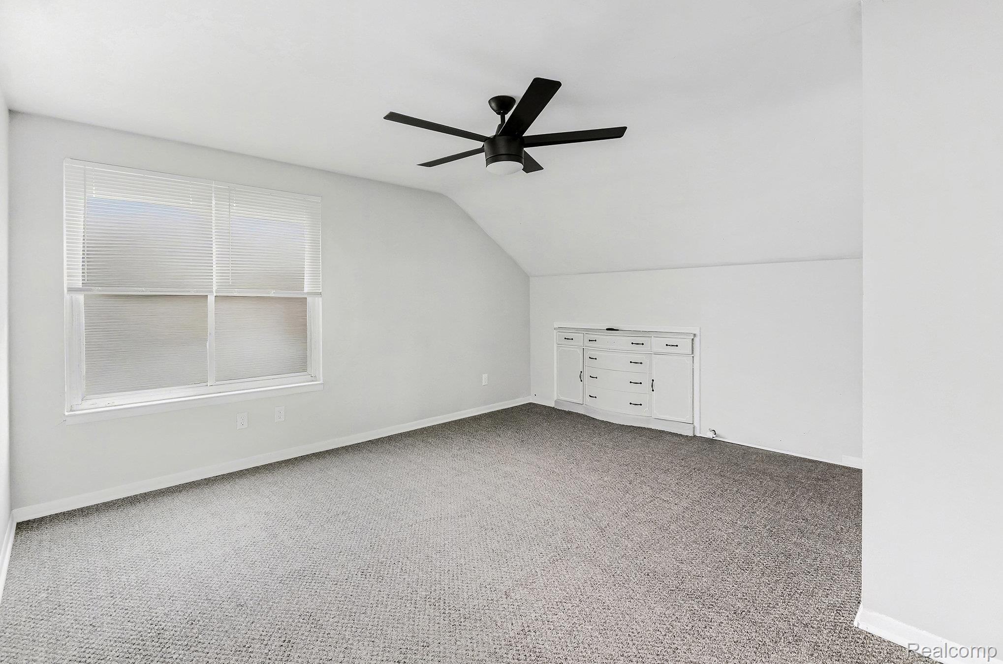15065 Lincoln Avenue Property Photo 15