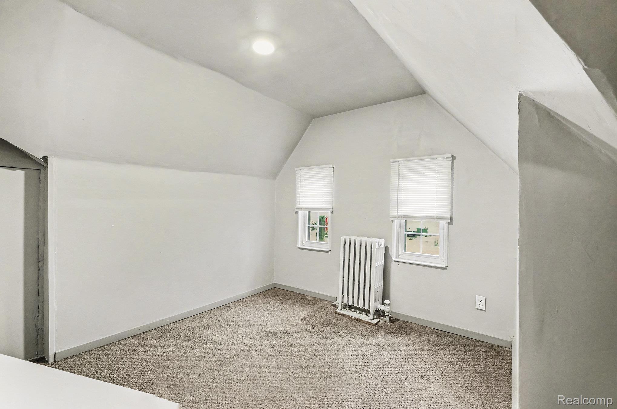 15065 Lincoln Avenue Property Photo 18
