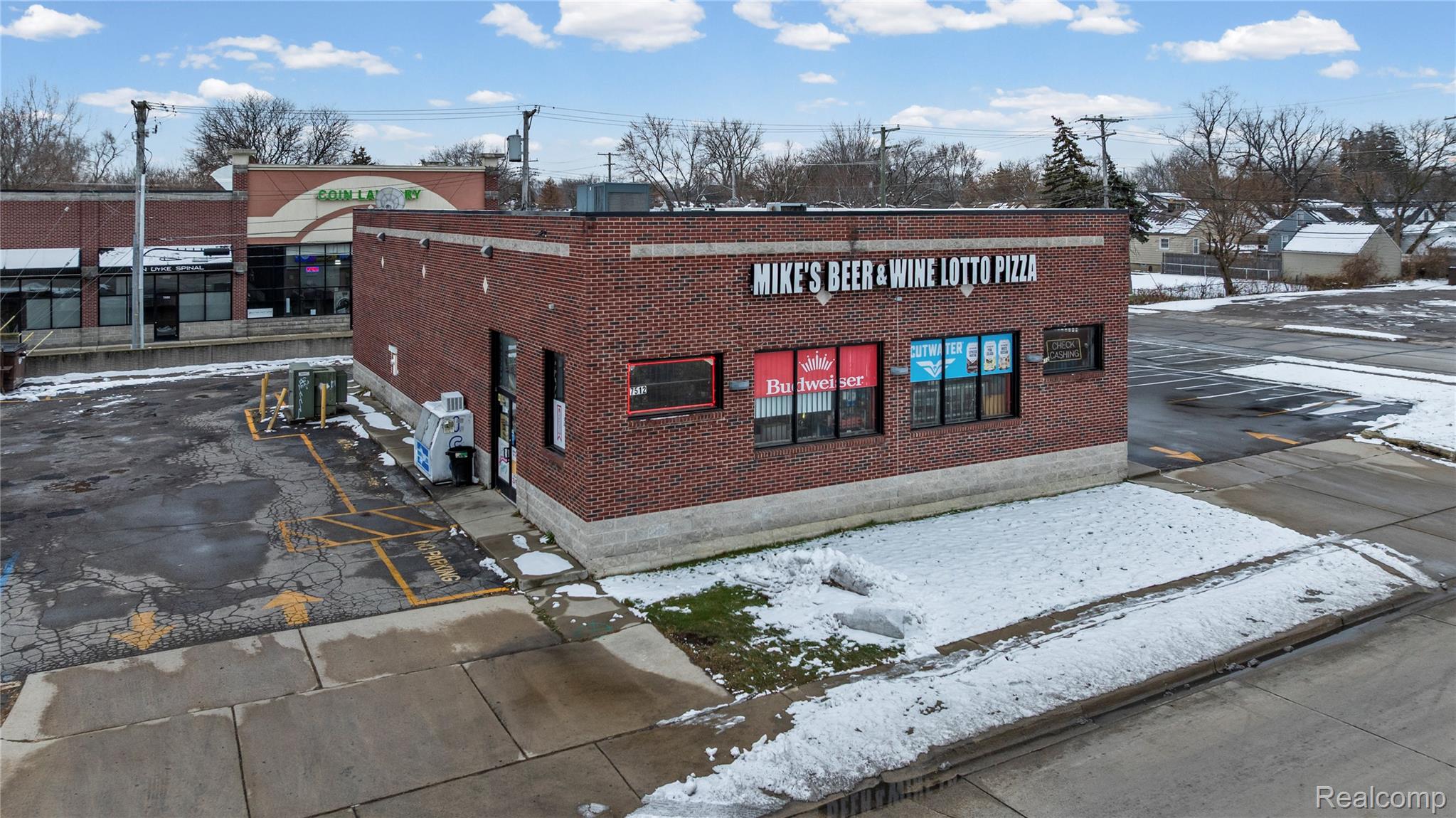7512 9 Mile Property Photo 3