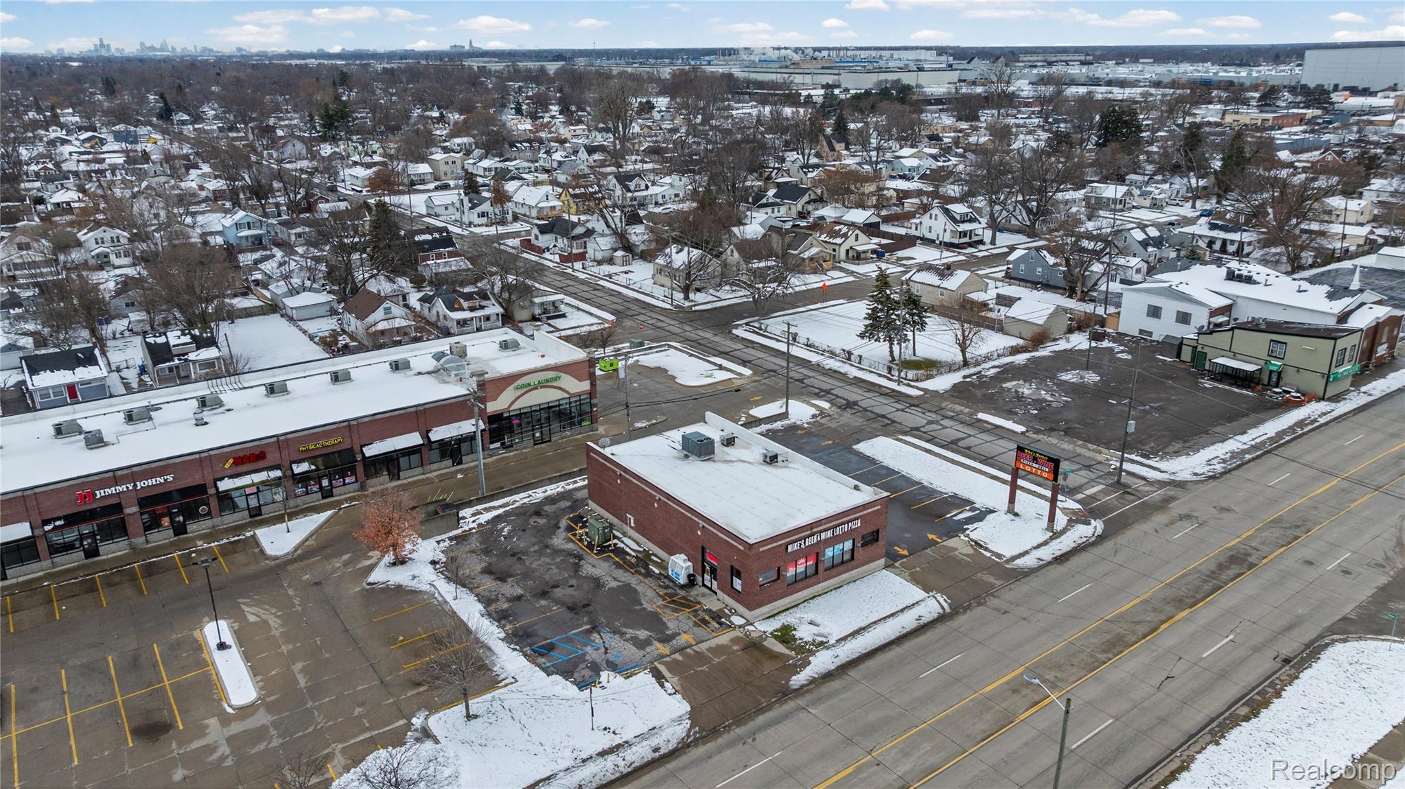 7512 9 Mile Property Photo 4