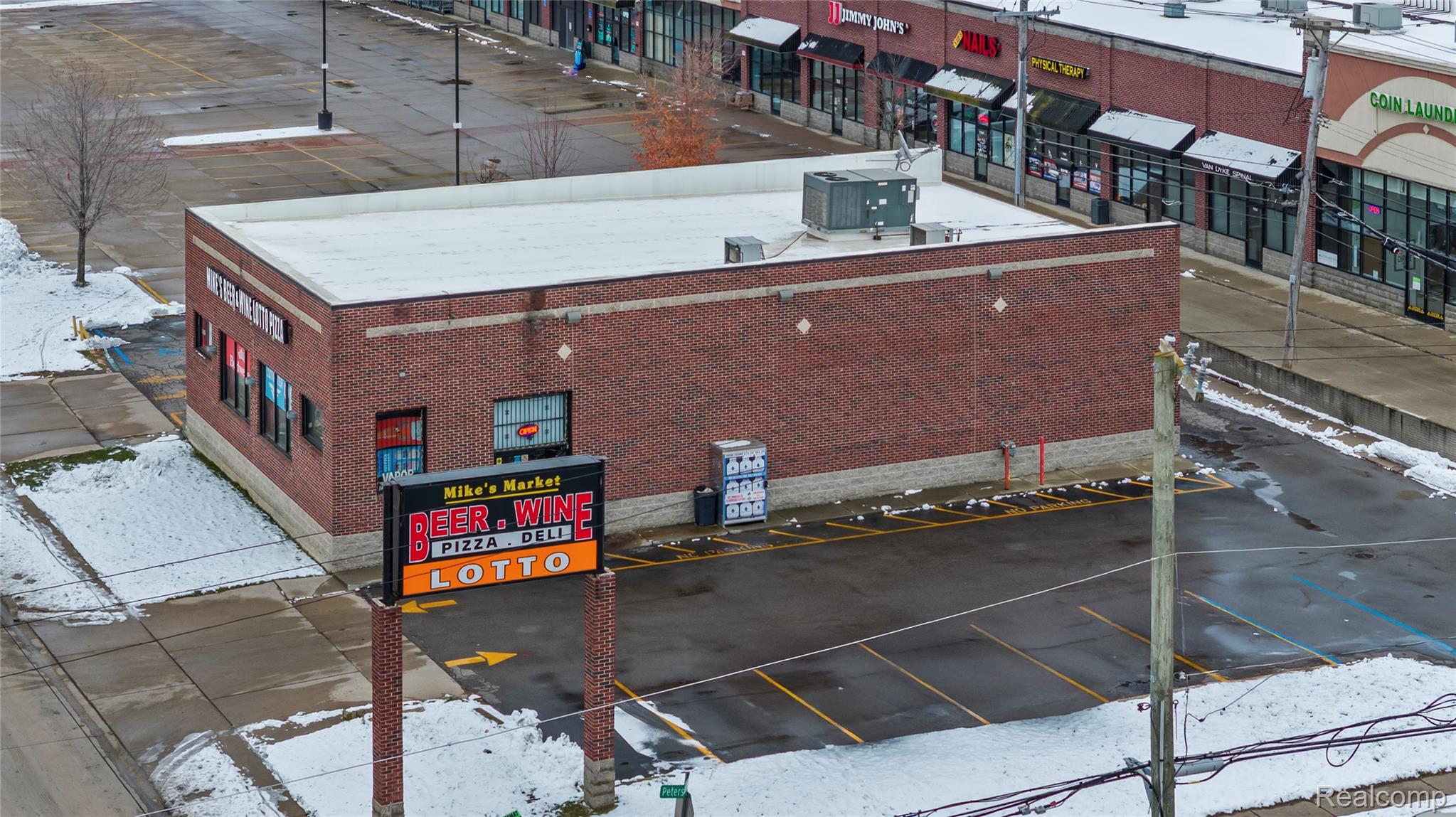 7512 9 Mile Property Photo 5