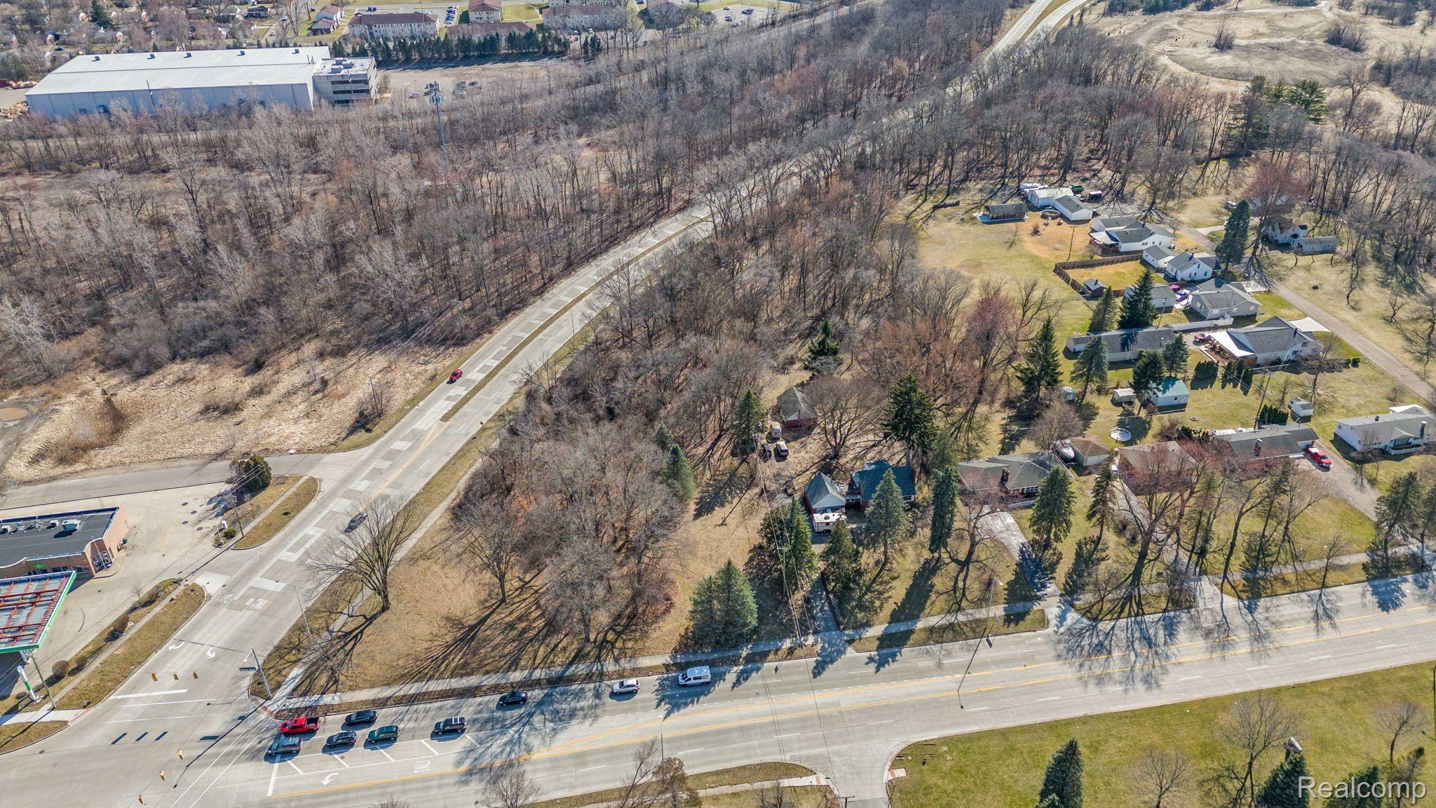 405 W Walton Boulevard Property Photo 4