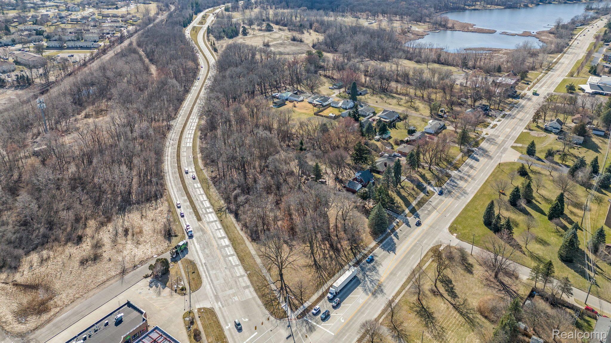 405 W Walton Boulevard Property Photo 6