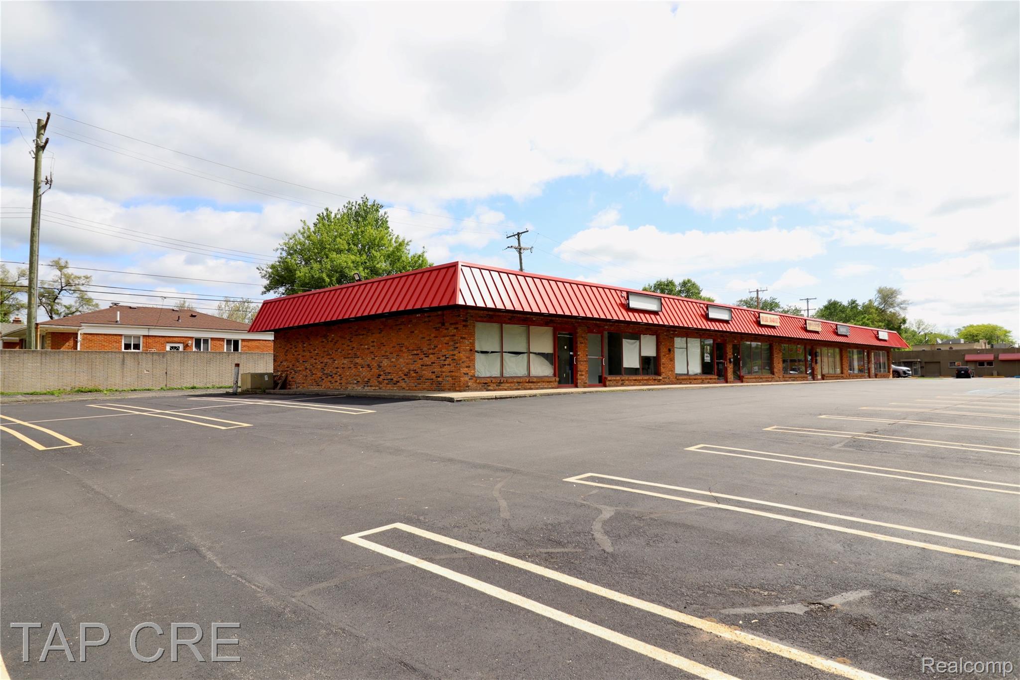 27520 7 Mile Road Property Photo 4