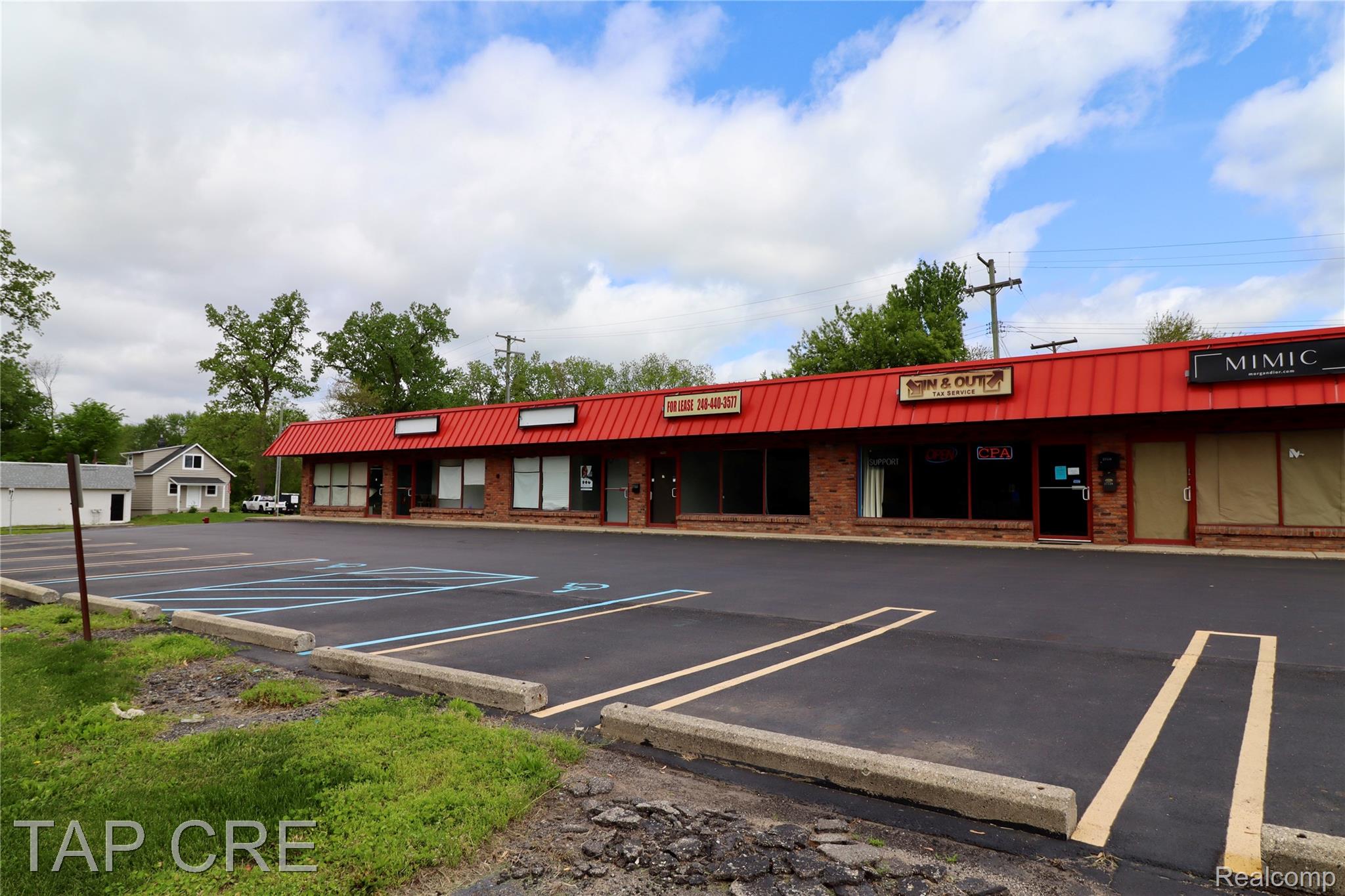 27520 7 Mile Road Property Photo 5