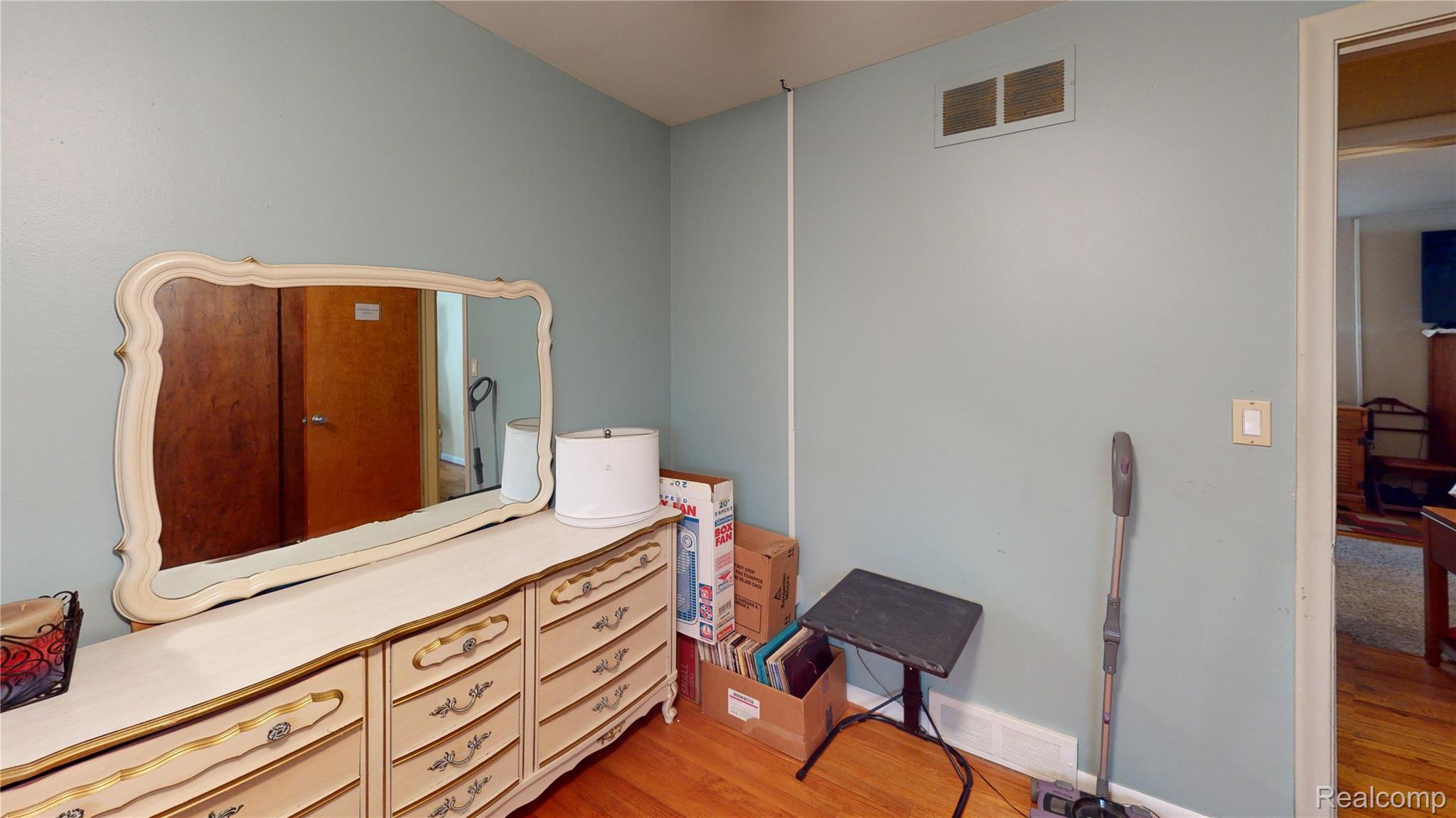 721 S Michigan Property Photo 5