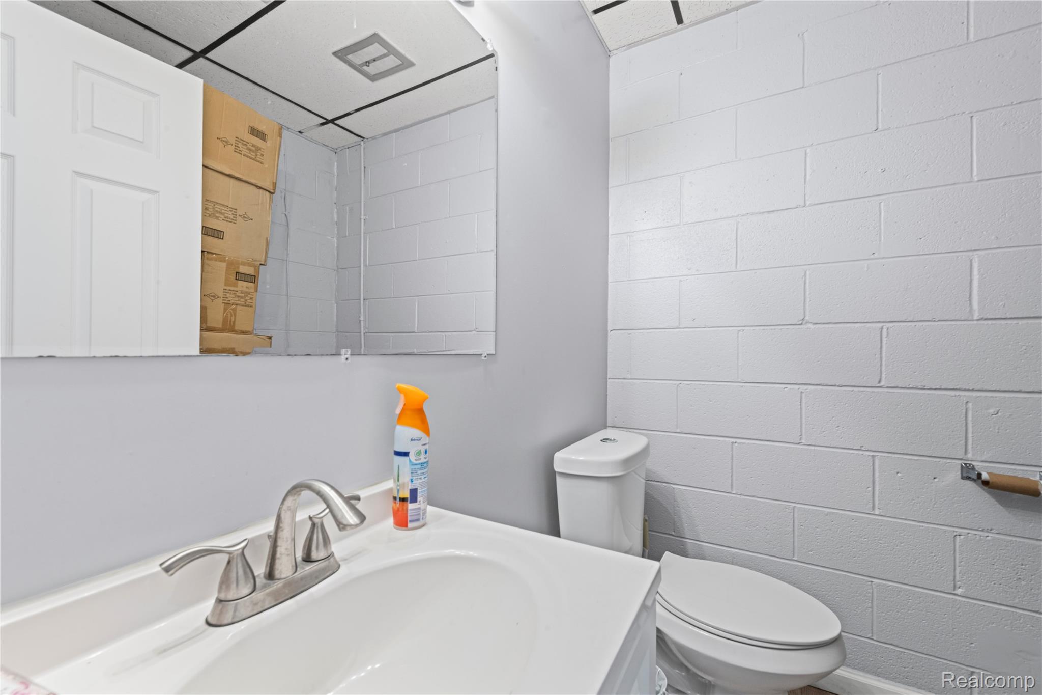 43911 Van Dyke Property Photo 24