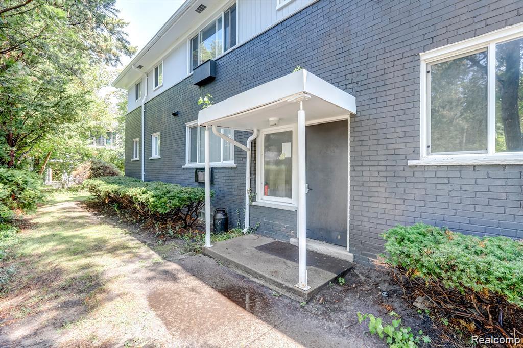 330 Oakland Avenue 202 Property Photo 1