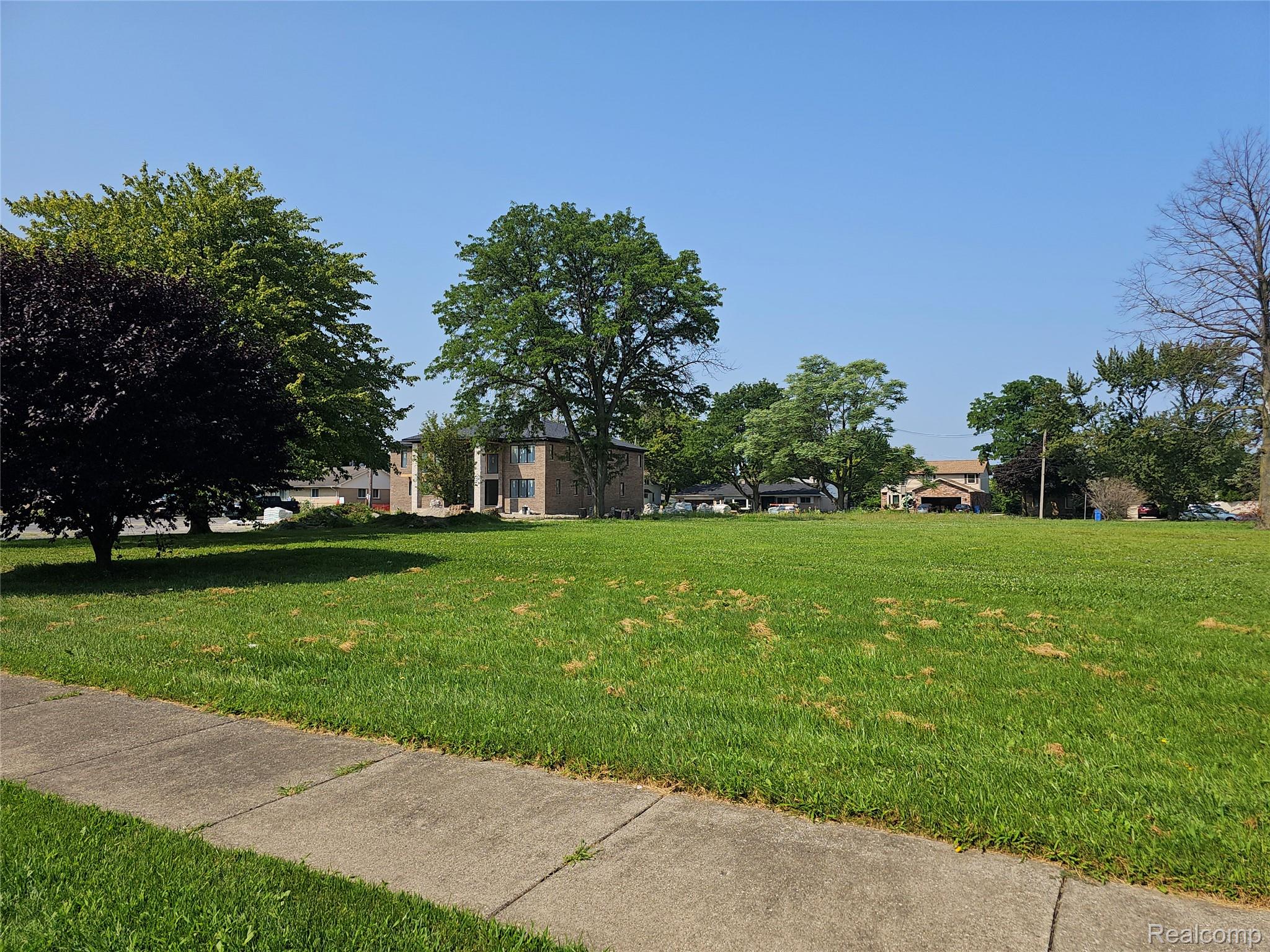 2207 Kinmore Street Property Photo 1