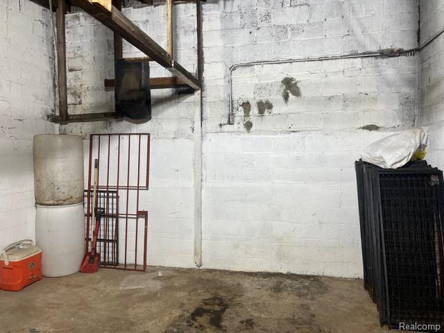 18421 Conant Street Property Photo 4