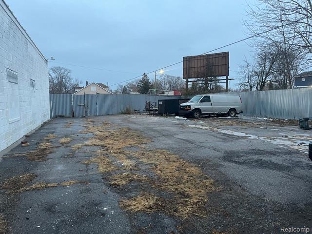 18421 Conant Street Property Photo 7