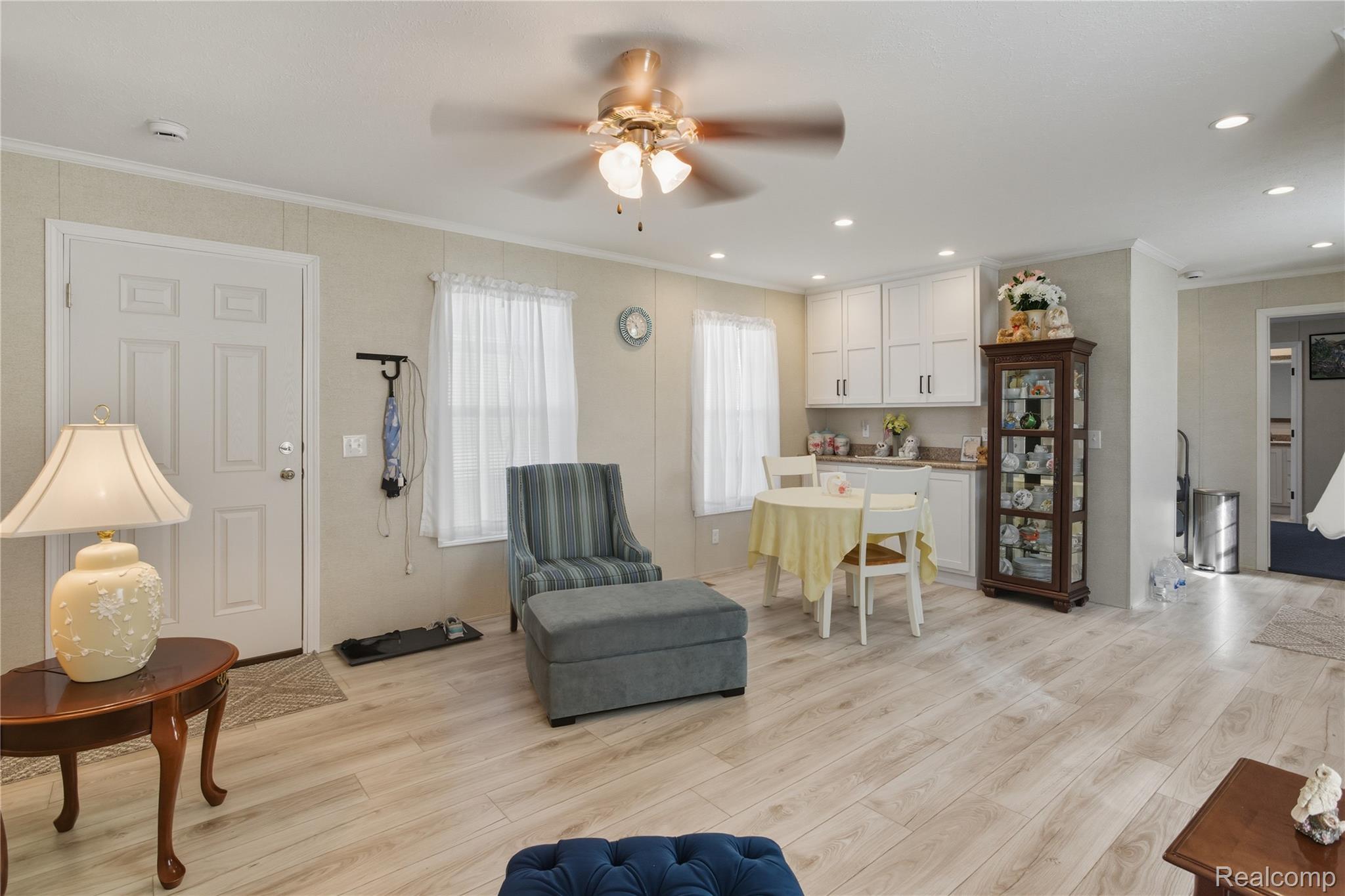 230 E Macgregor Court Property Photo 4