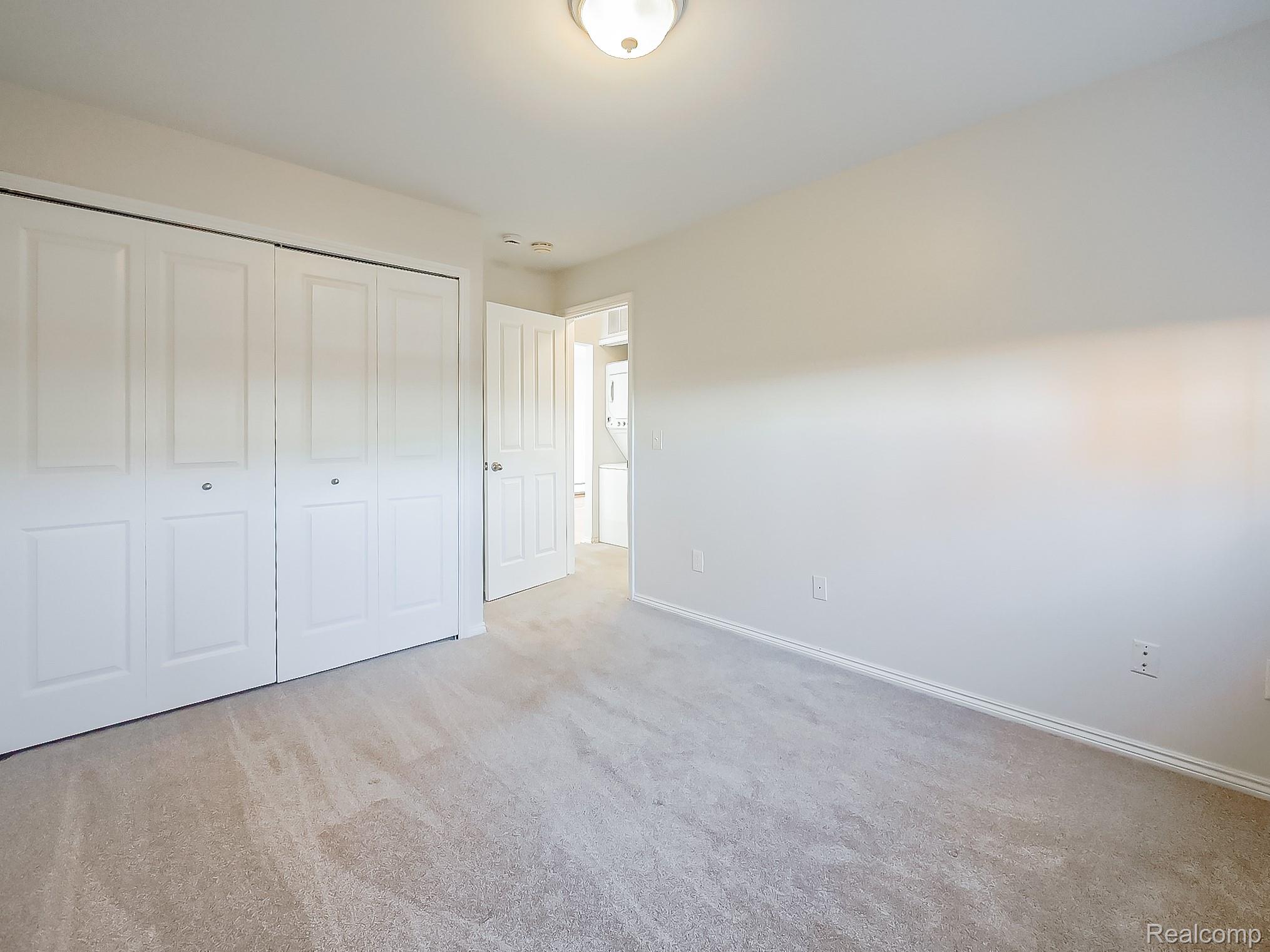 2440 Parmenter Boulevard Property Photo 8