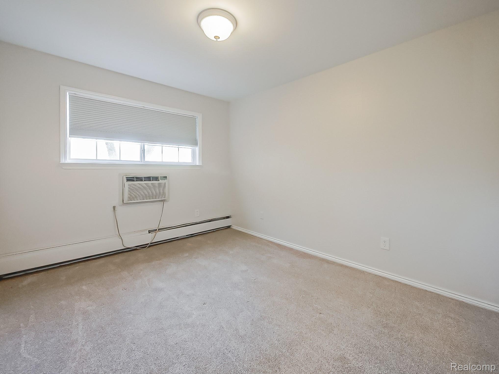 2440 Parmenter Boulevard Property Photo 9