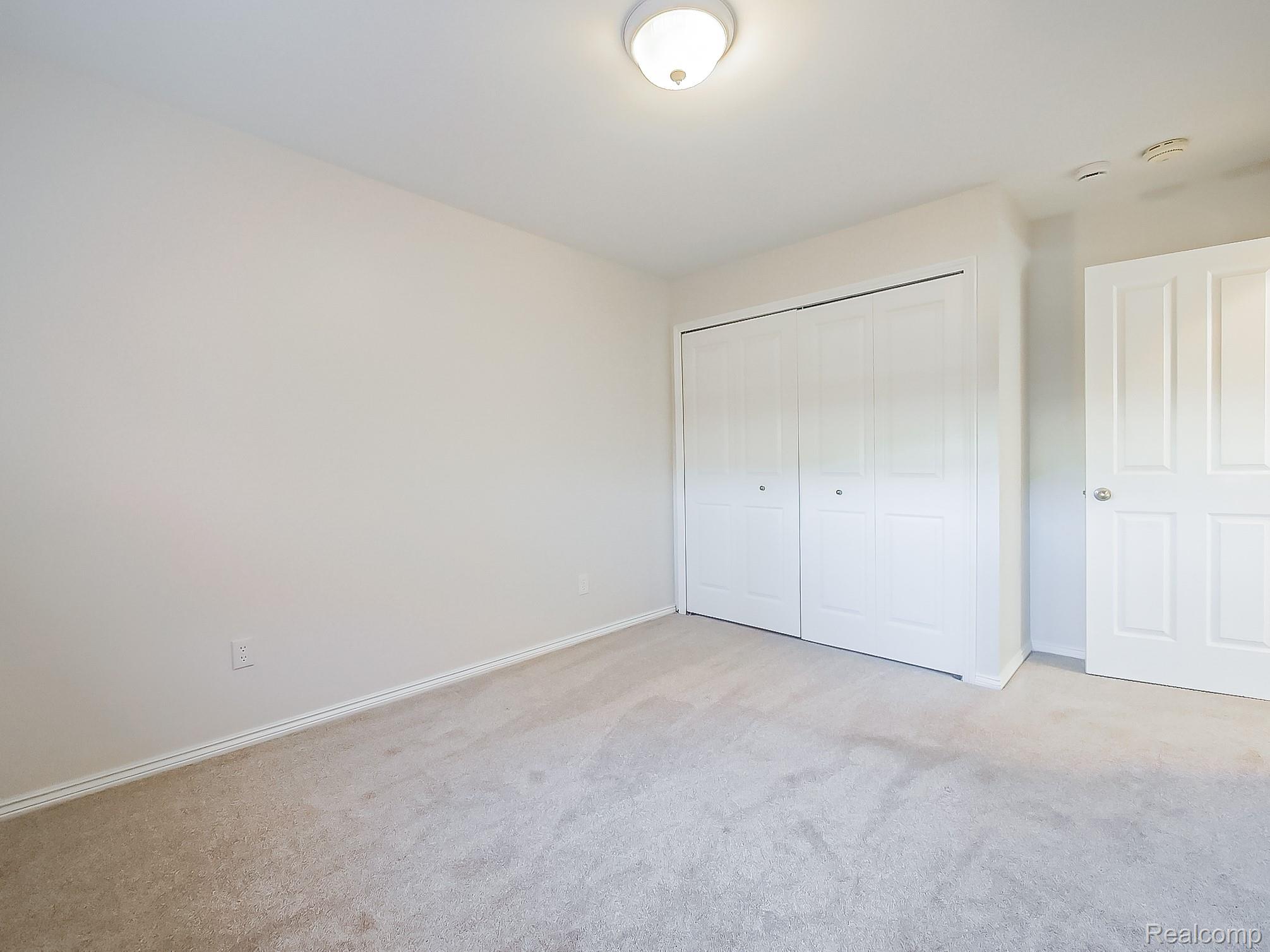 2440 Parmenter Boulevard Property Photo 11