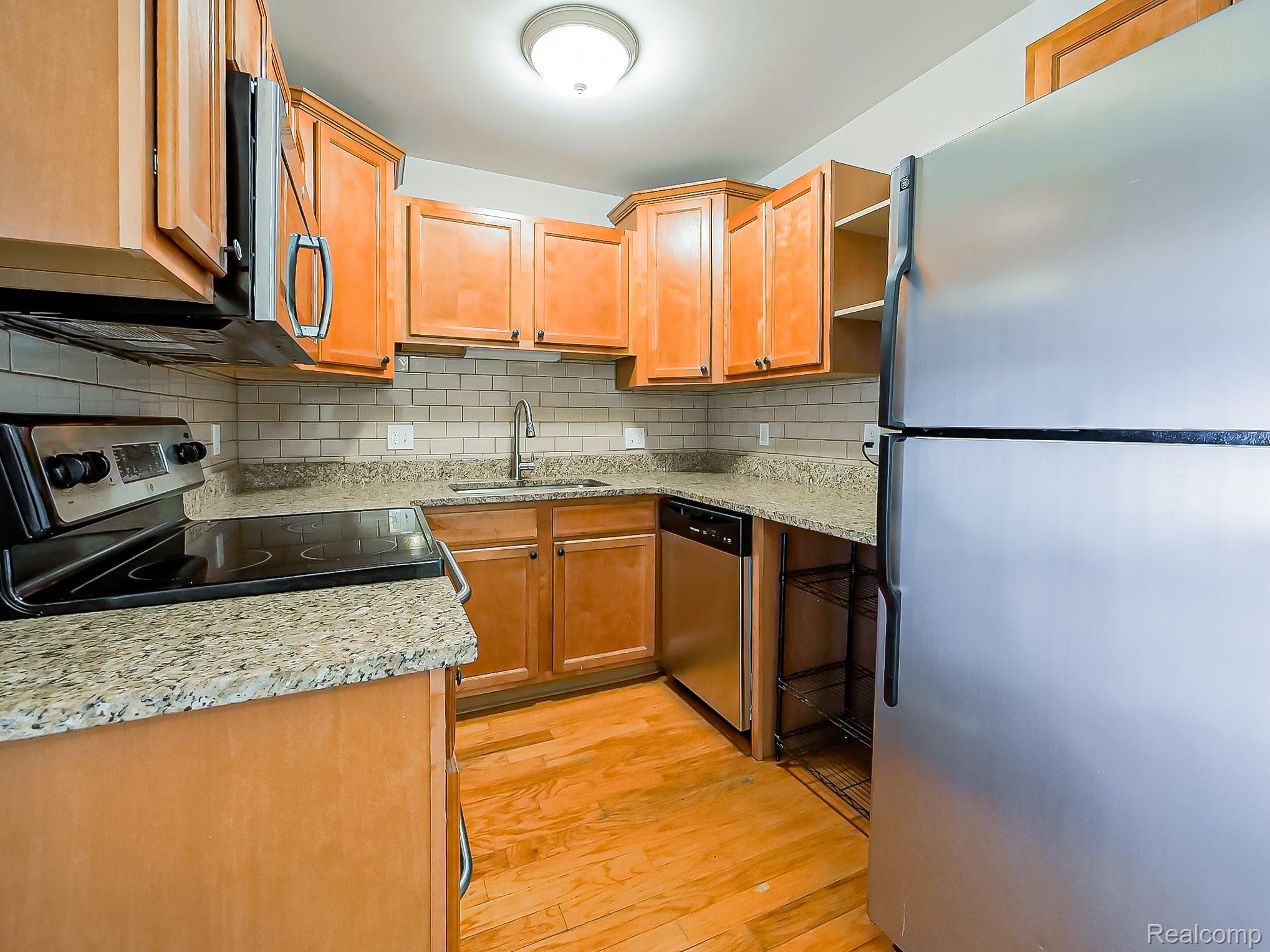 2440 Parmenter Boulevard Property Photo 19