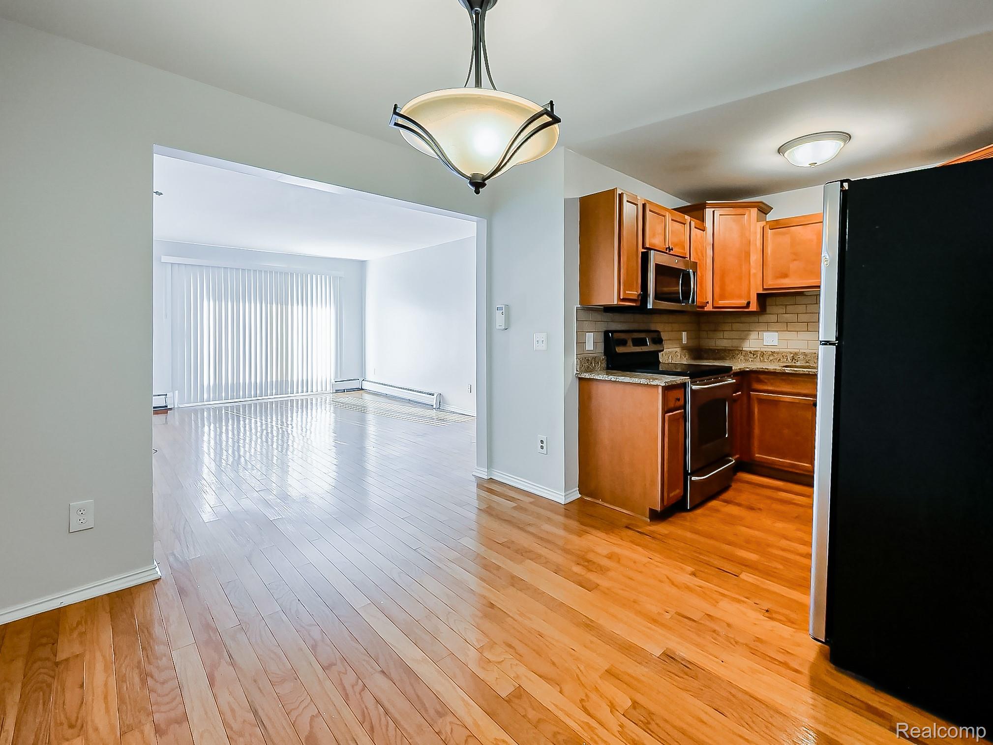 2440 Parmenter Boulevard Property Photo 20