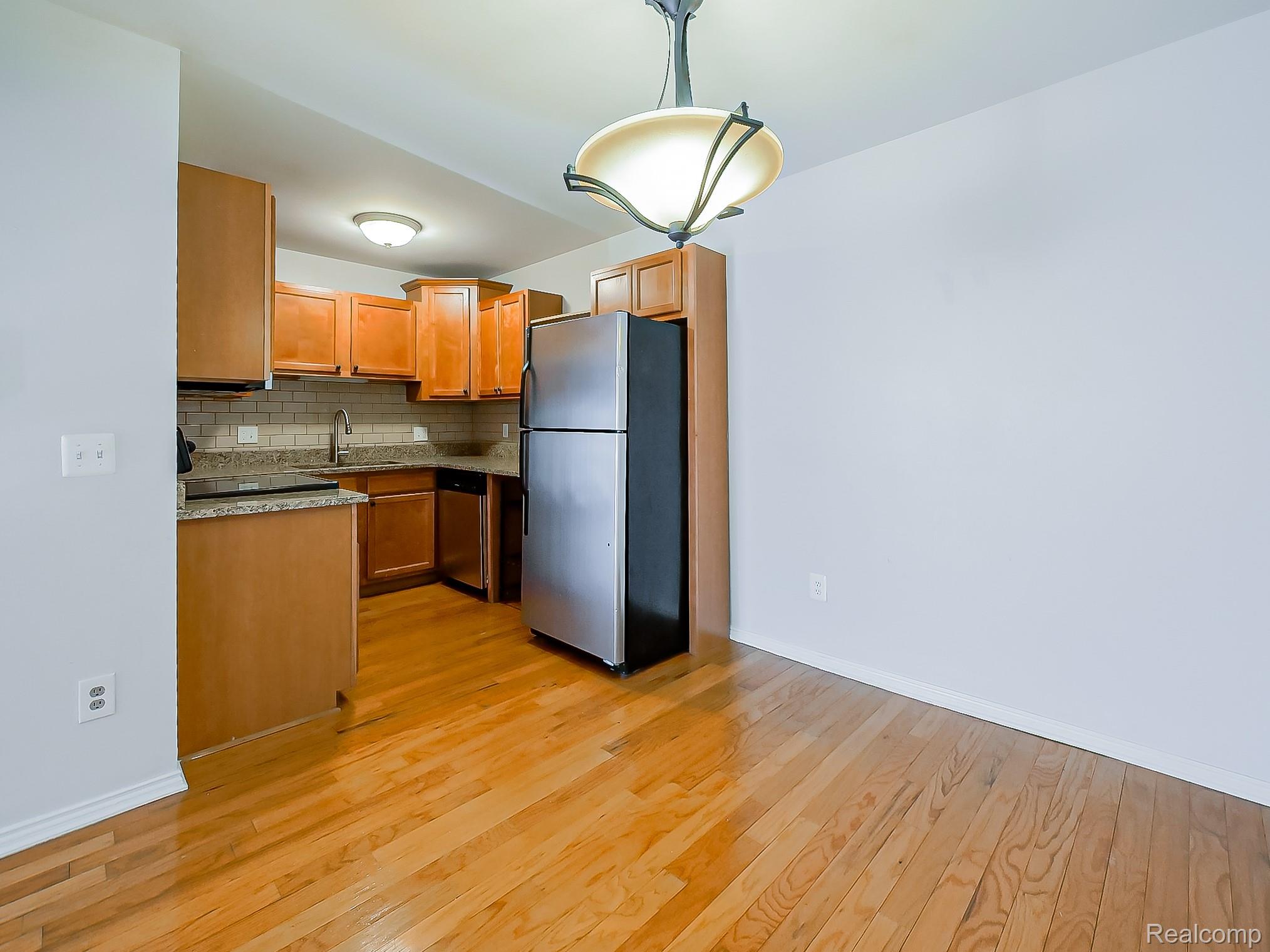 2440 Parmenter Boulevard Property Photo 21