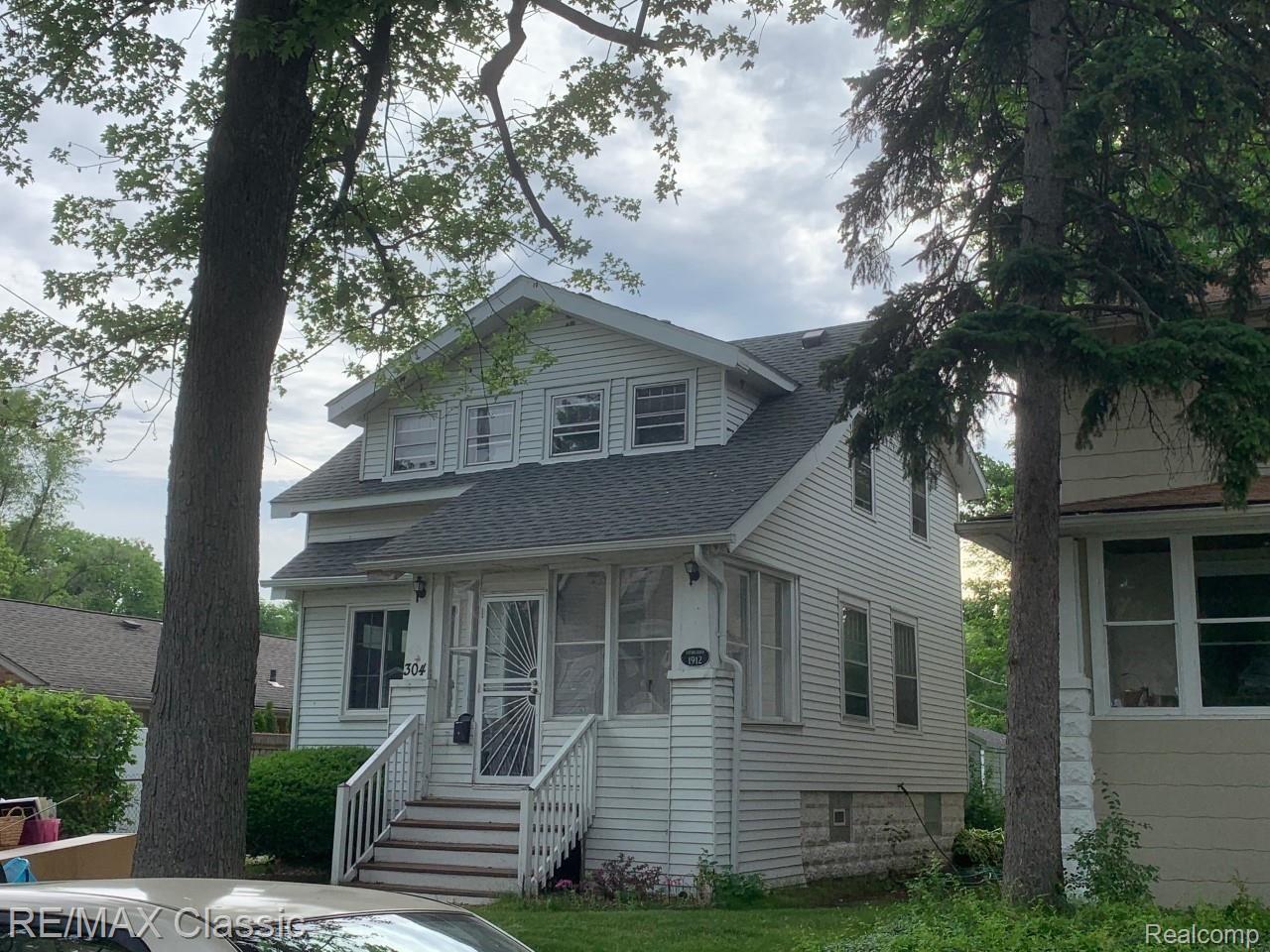 304 Baker Street Property Photo 2